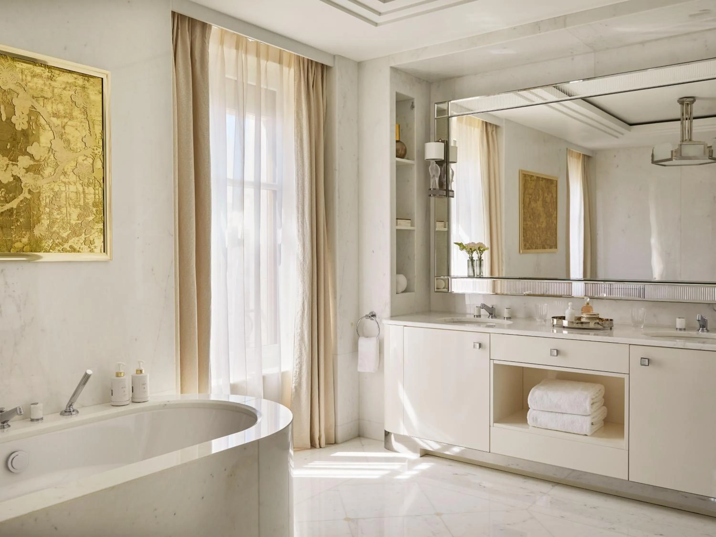 Bathroom in The Woodward - Auberge Collection