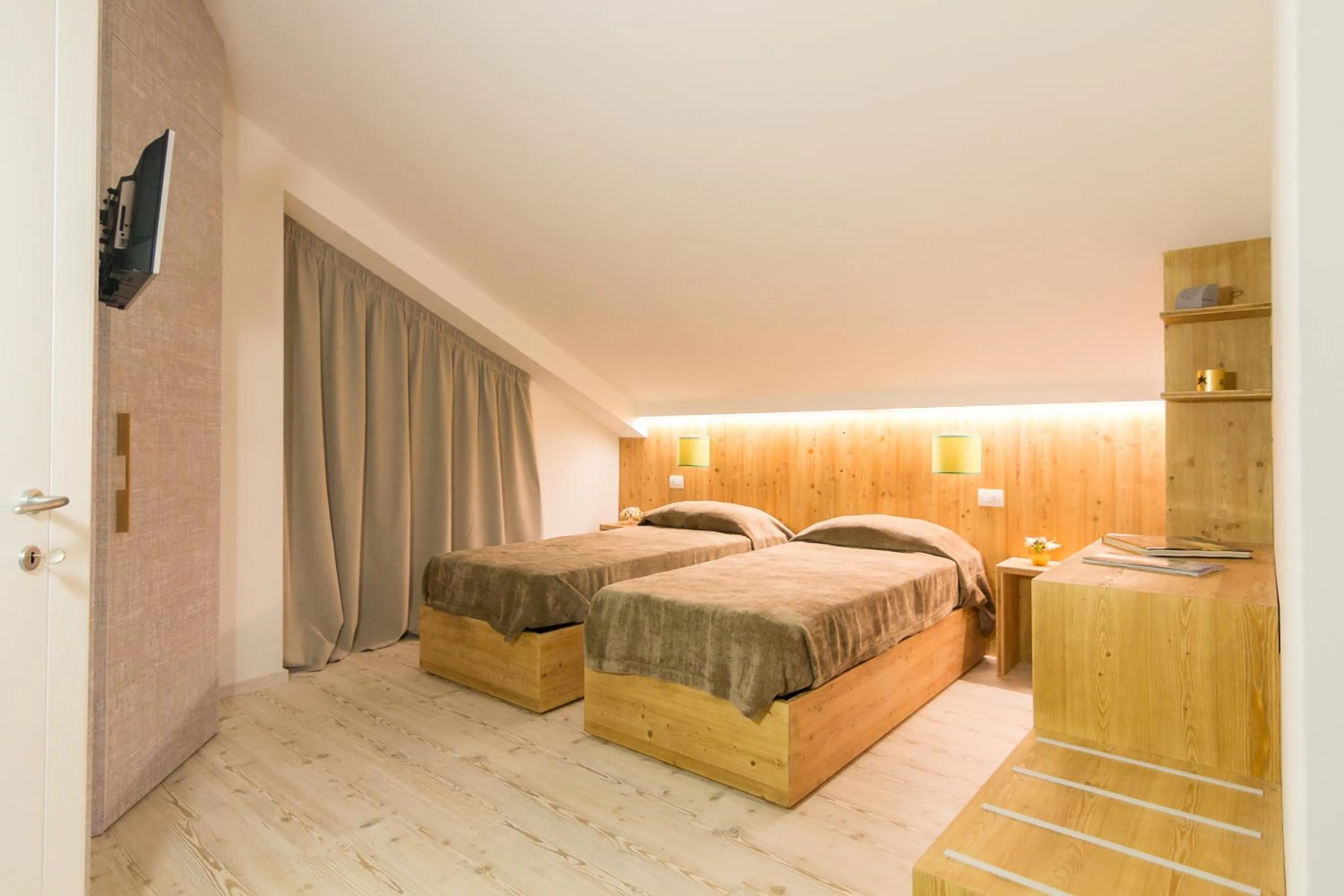 Photo of the whole room, Bed in B&B COL DE LE MOLE - DOLOMITI BELLUNESI