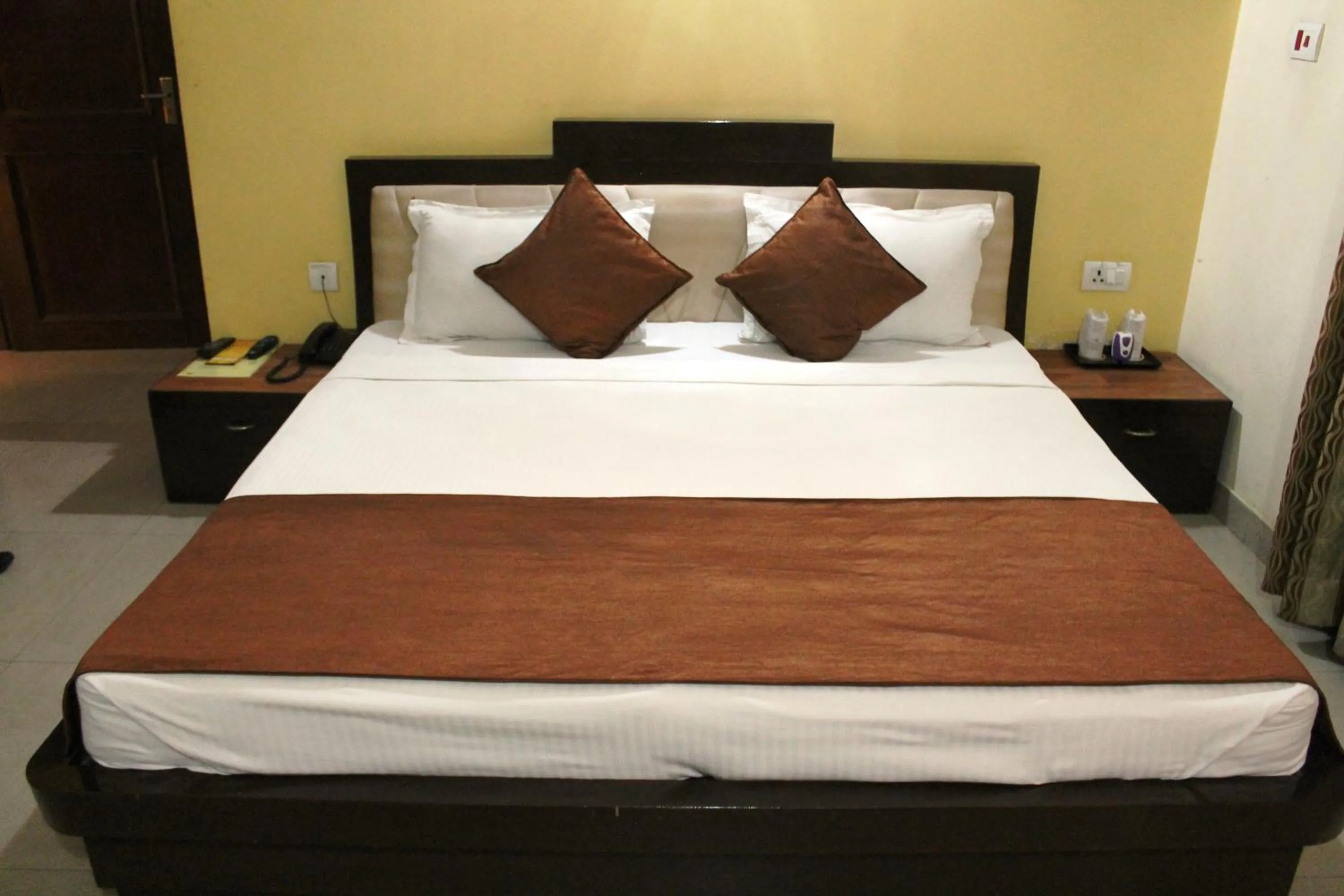 Bed in Hotel Maiden Residency