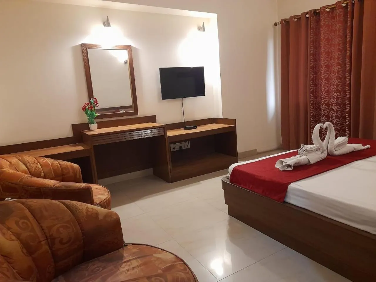 Communal lounge/ TV room, Bed in Hotel Maiden Residency