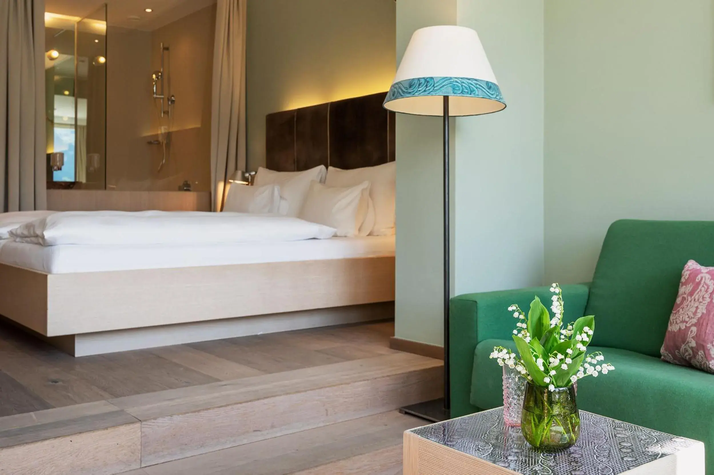 Junior Suite with Lake View - single occupancy in POST AM SEE Junior Suite with Lake View - single occupancy in POST AM SEE