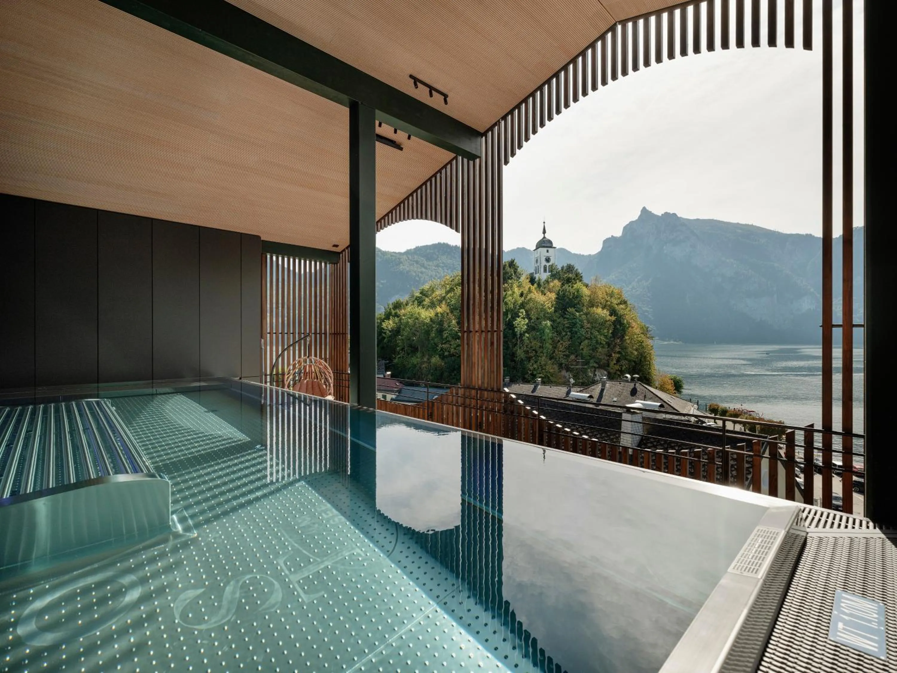 Pool view in Post am See, Traunsee - 4 Stern Superior