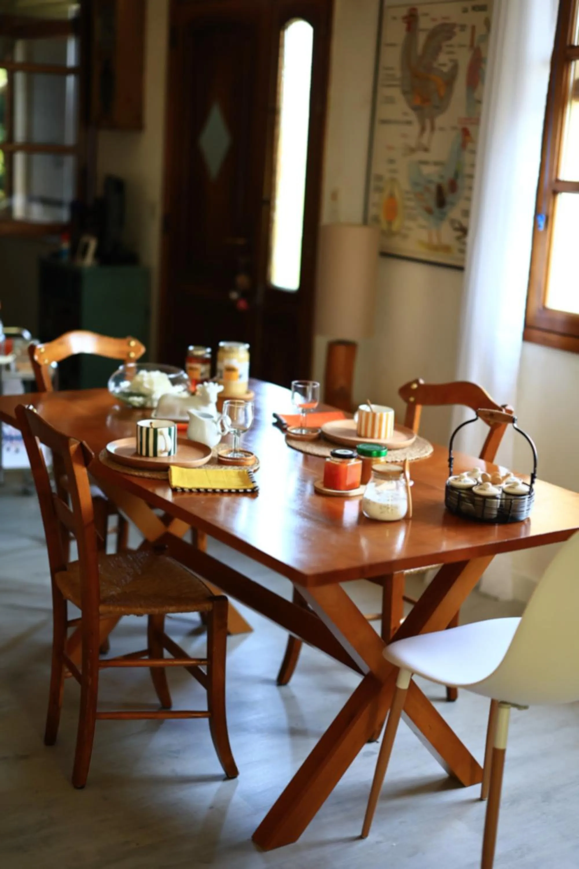 Dining area in A l'Ecole Buissonnière, chambre d'hôtes en Sidobre