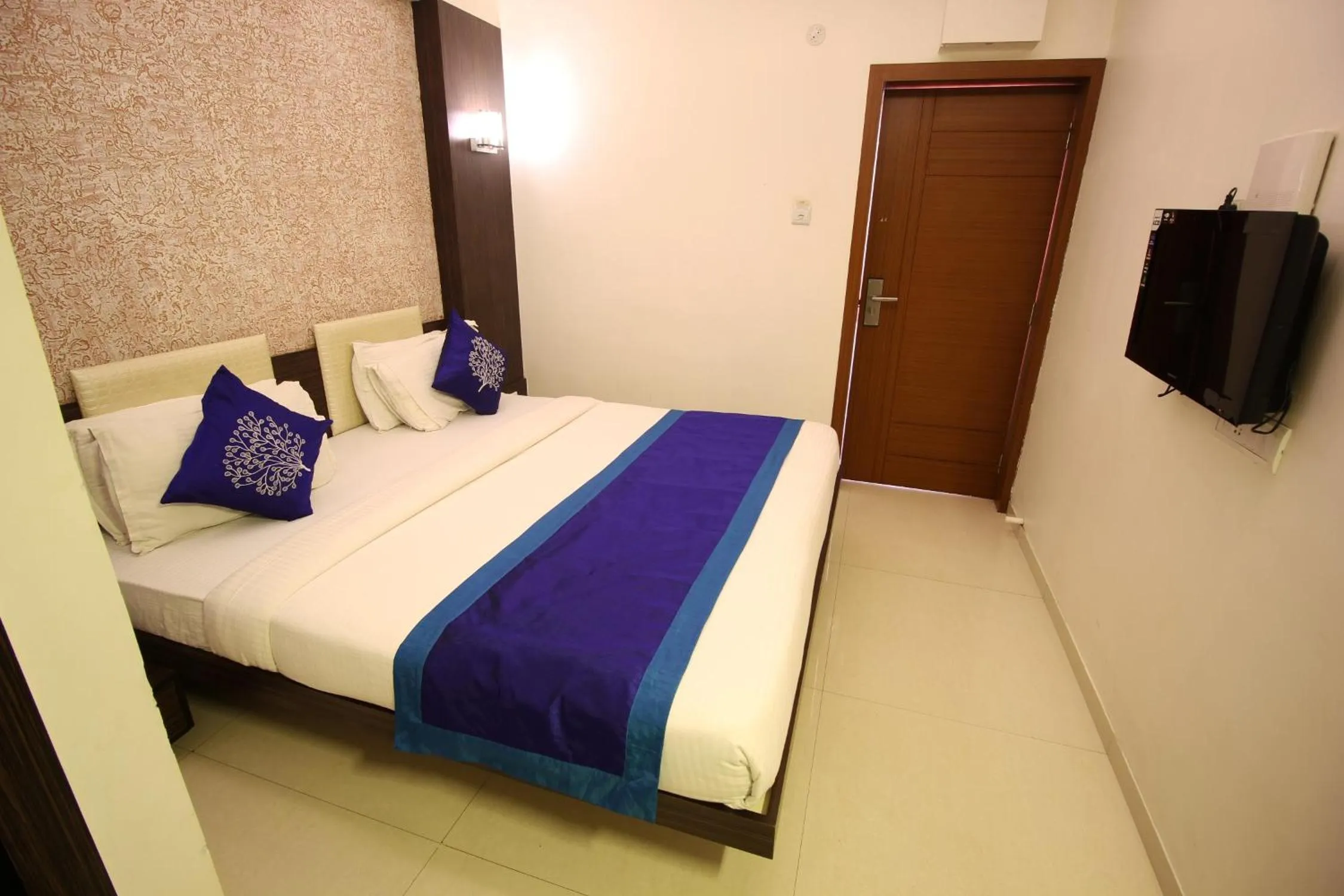 Bedroom, Bed in Hotel Jyoti