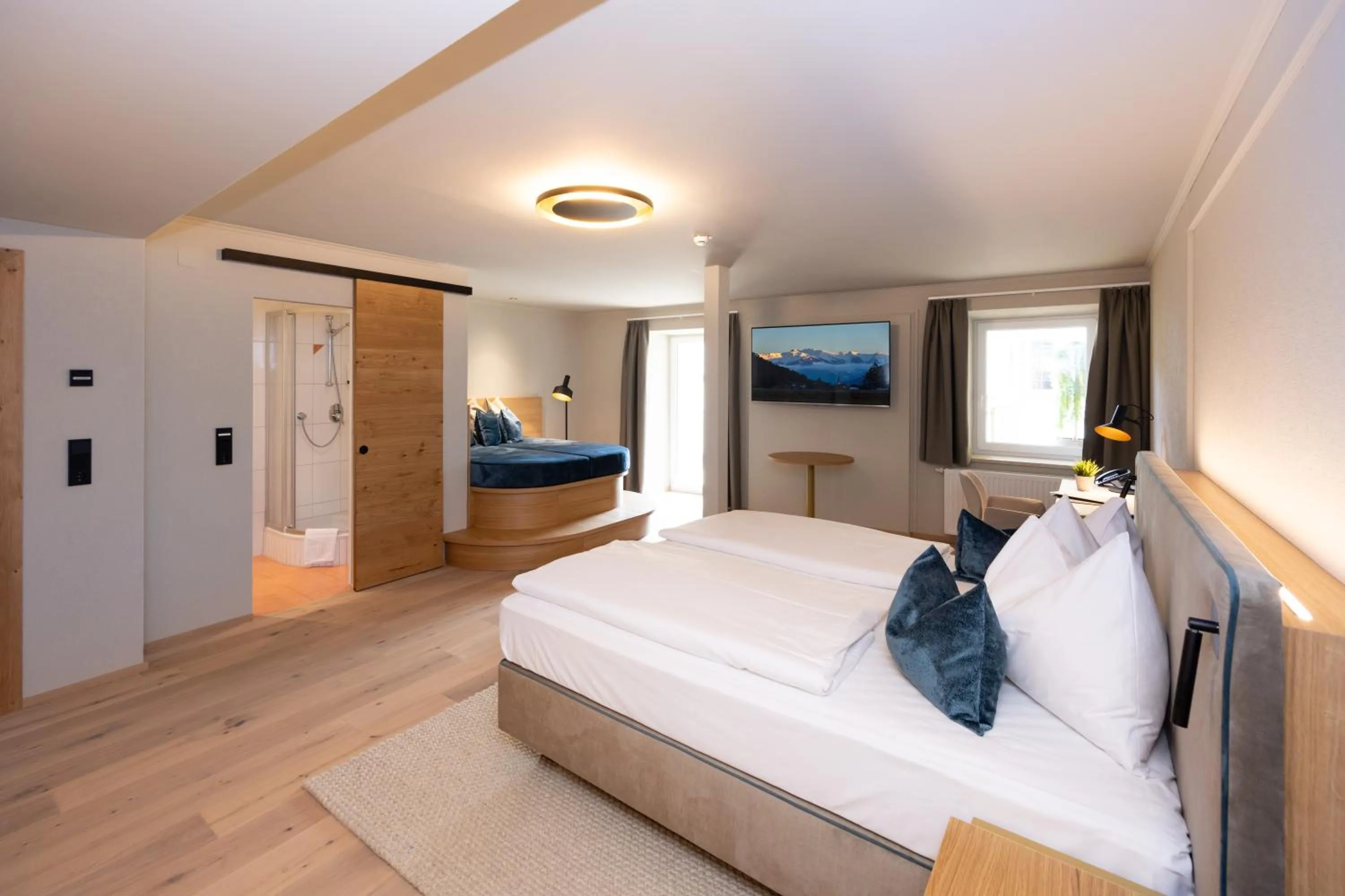 Photo of the whole room, Bed in Hotel Zum Mohren