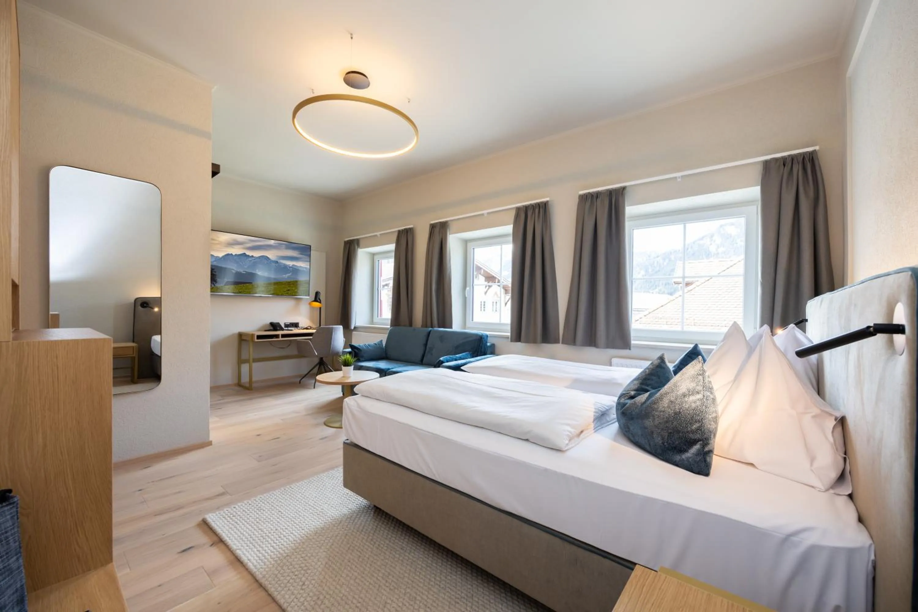 Photo of the whole room, Bed in Hotel Zum Mohren