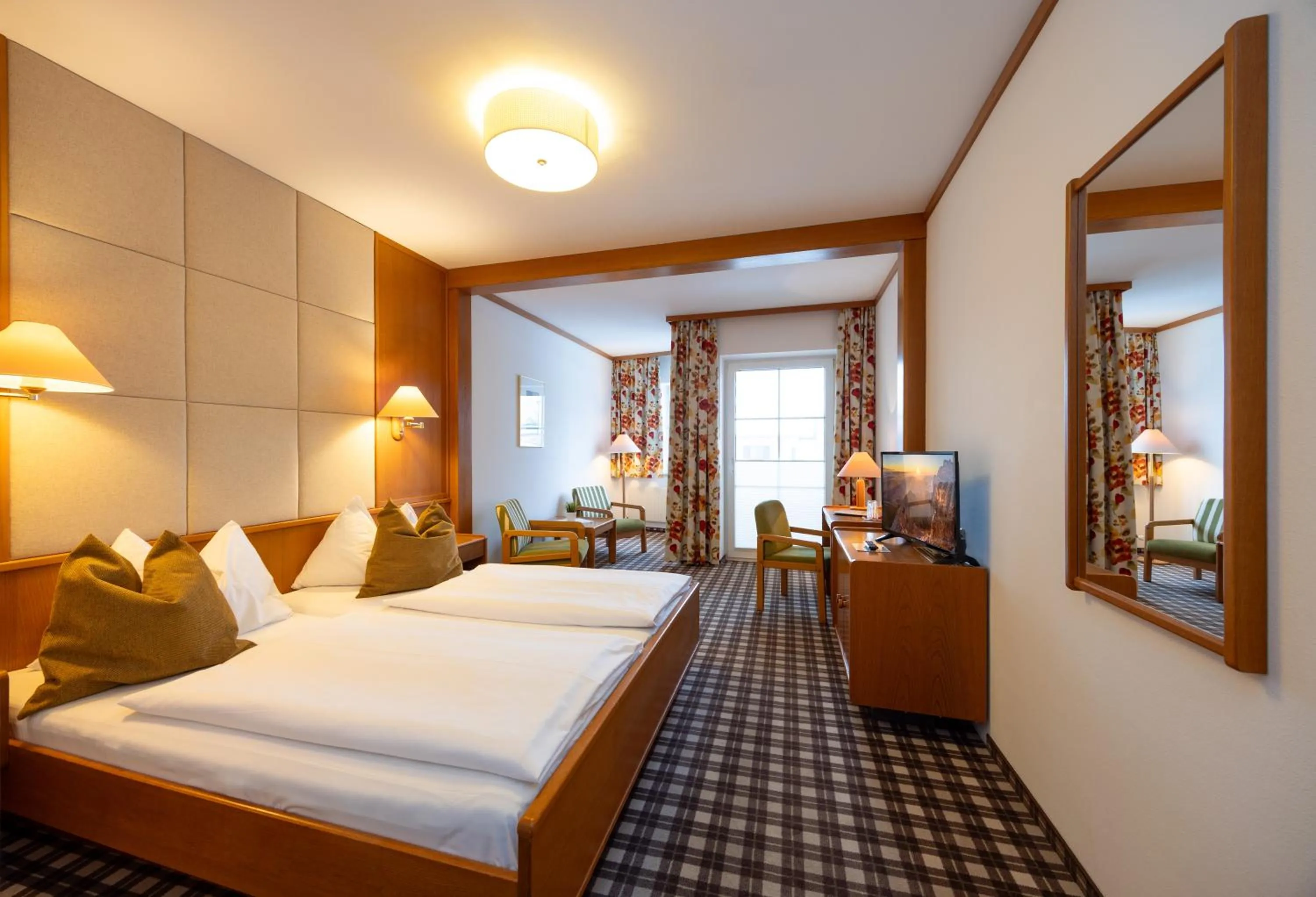 Photo of the whole room, Bed in Hotel Zum Mohren