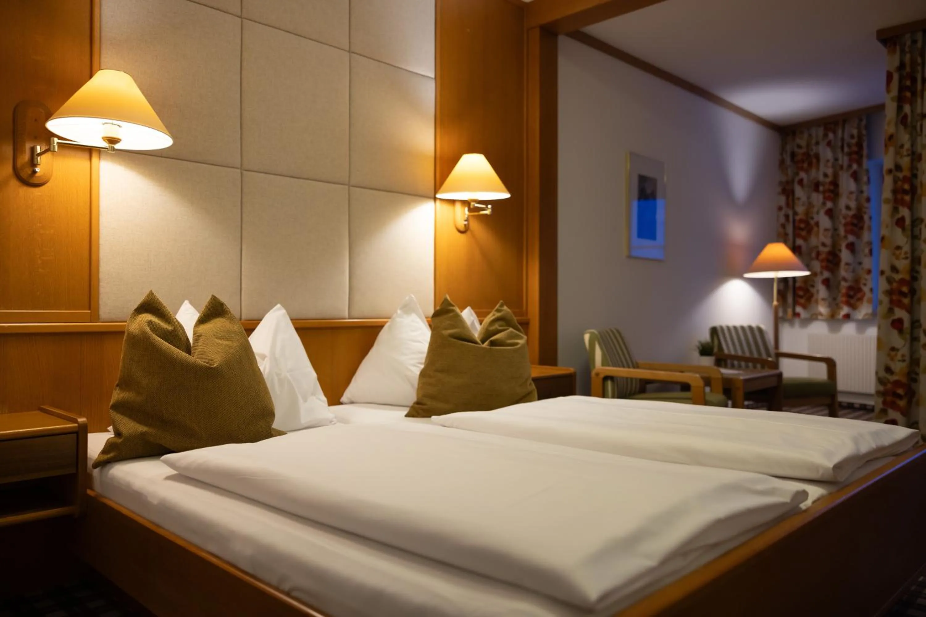 Photo of the whole room, Bed in Hotel Zum Mohren