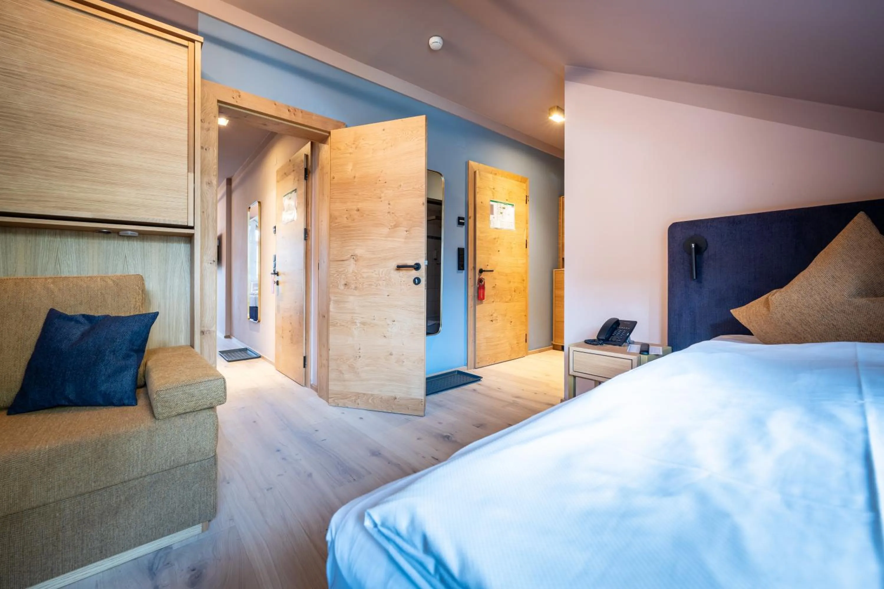 Photo of the whole room, Bed in Hotel Zum Mohren