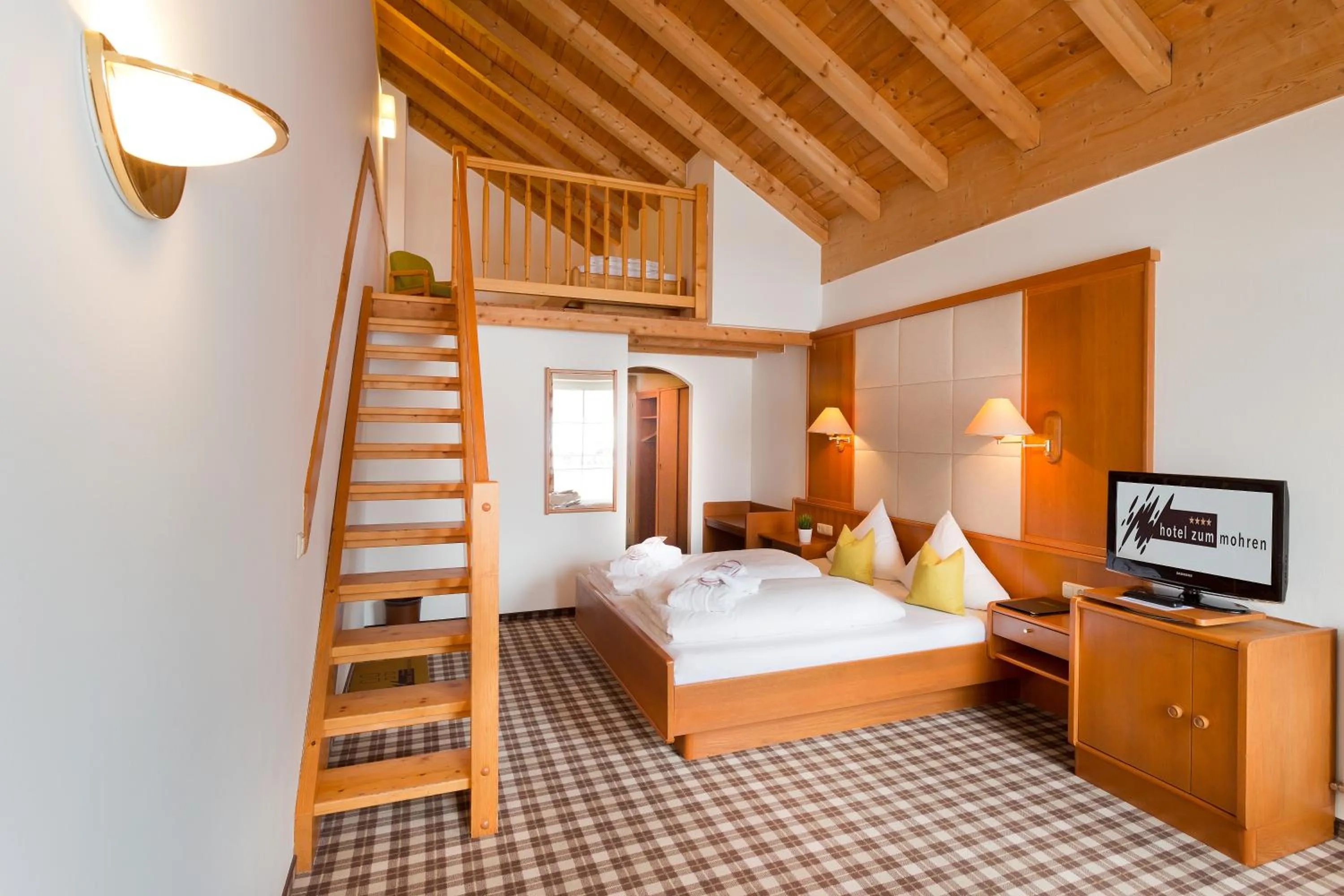 Bedroom, Bed in Hotel Zum Mohren