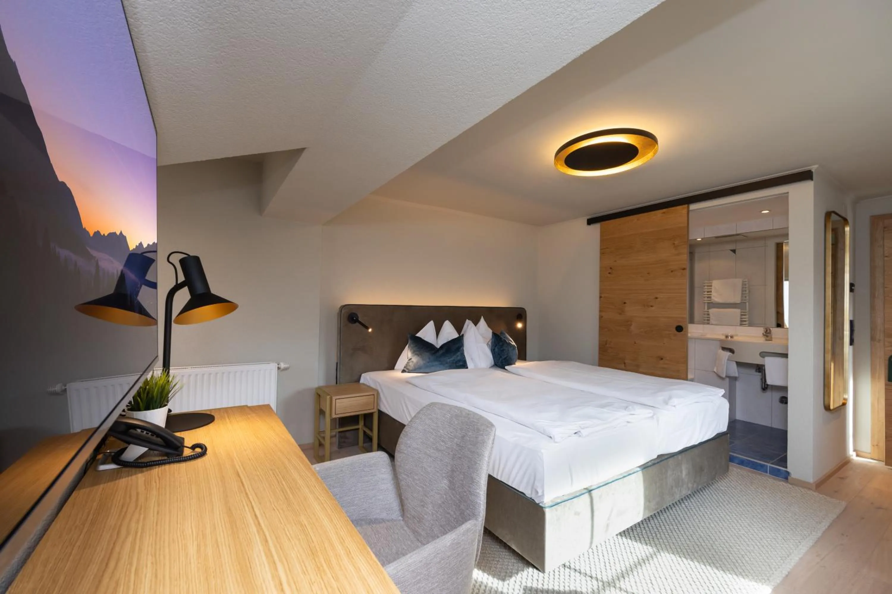 Photo of the whole room, Bed in Hotel Zum Mohren