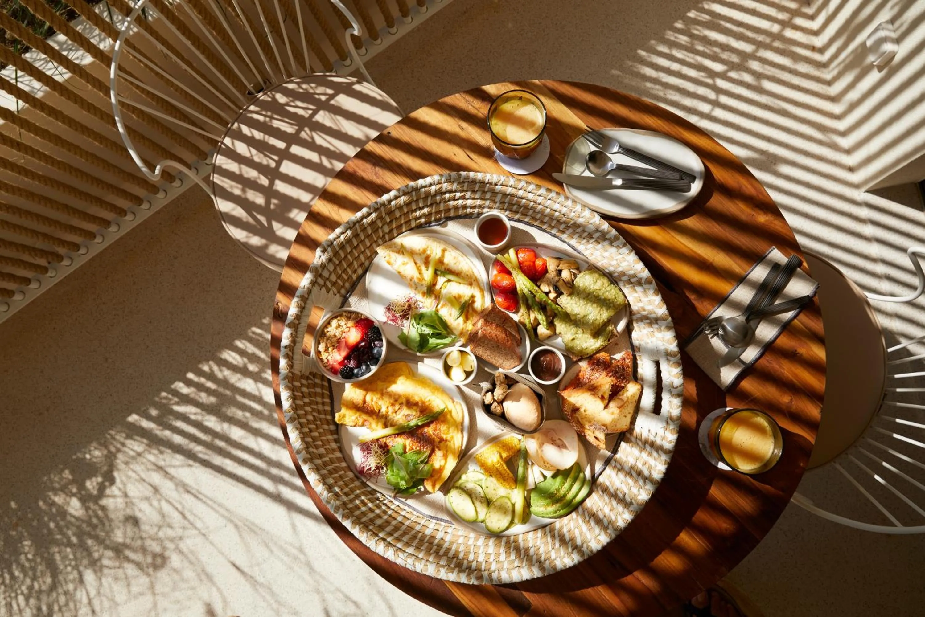 Breakfast in White Pebble Suites