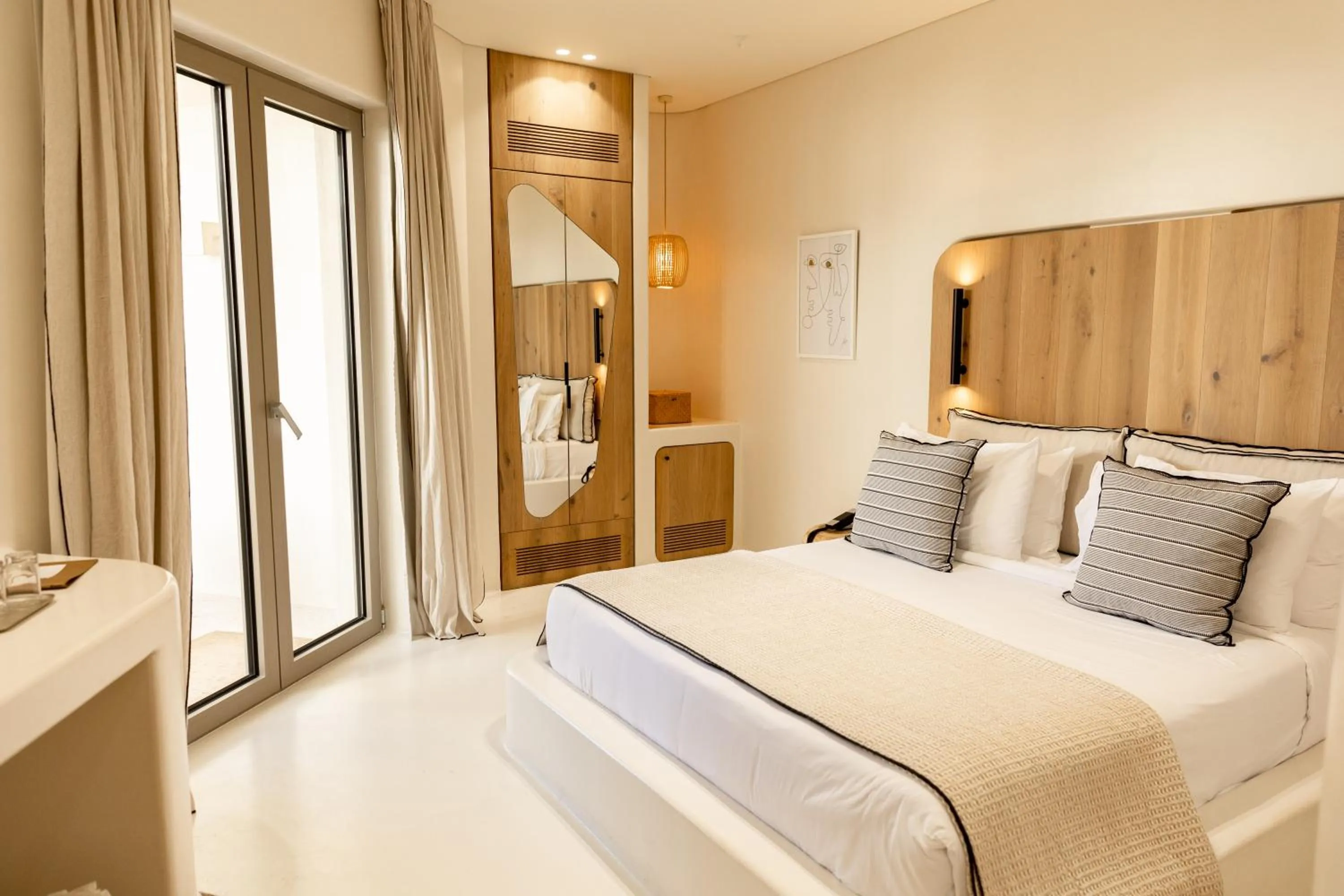 Bedroom, Bed in White Pebble Suites