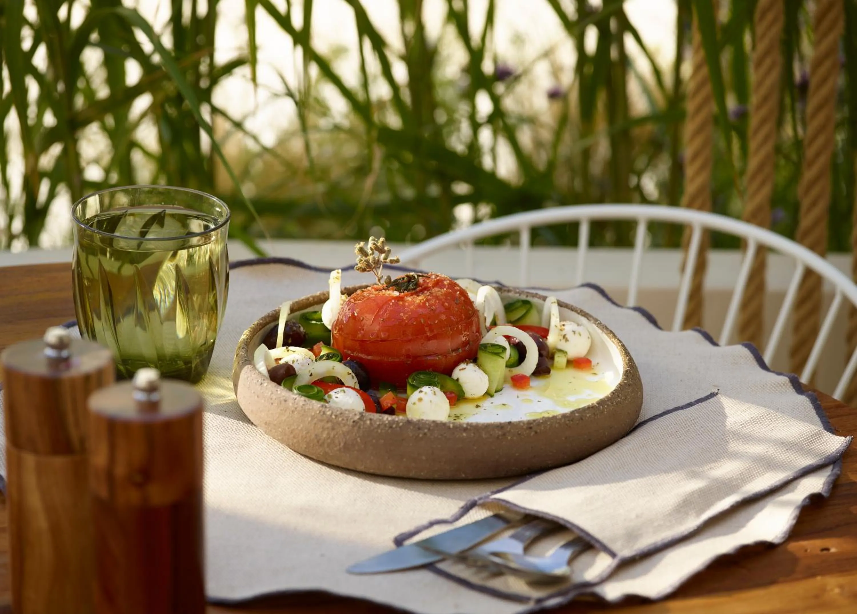 Food and drinks in White Pebble Suites