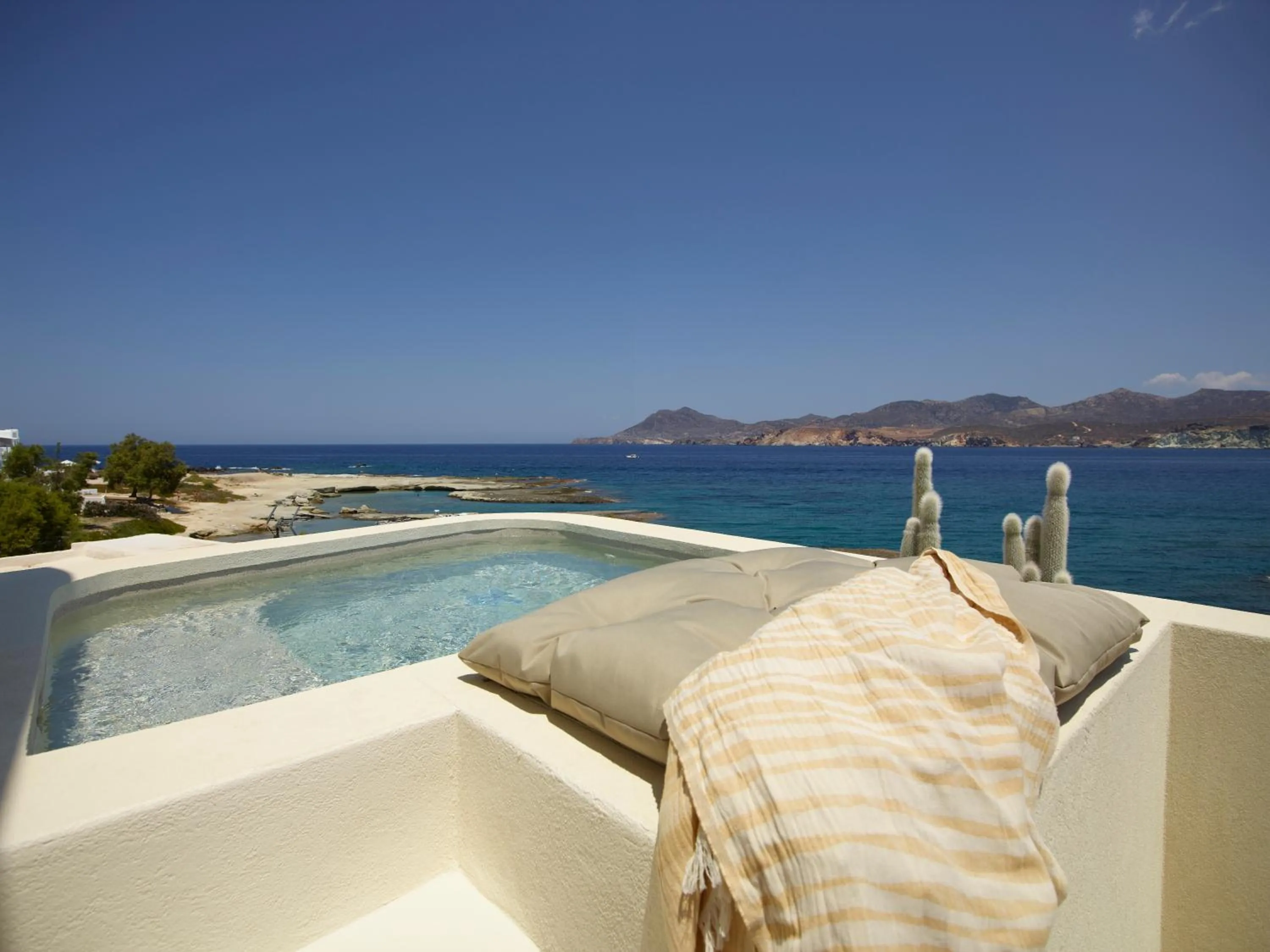 Hot Tub in White Pebble Suites