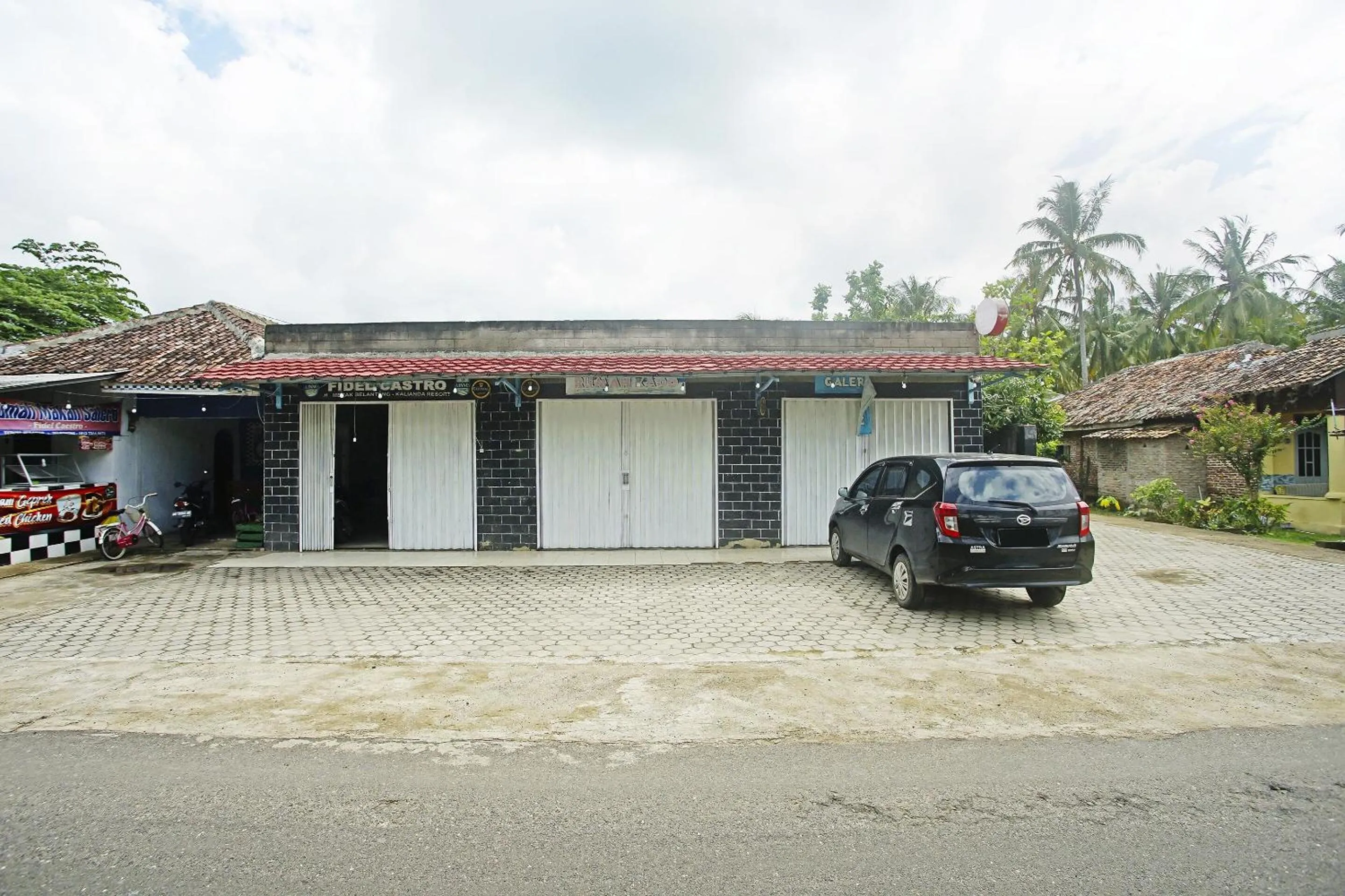 Facade/entrance in Hotel O Fidel Caestro Homestay