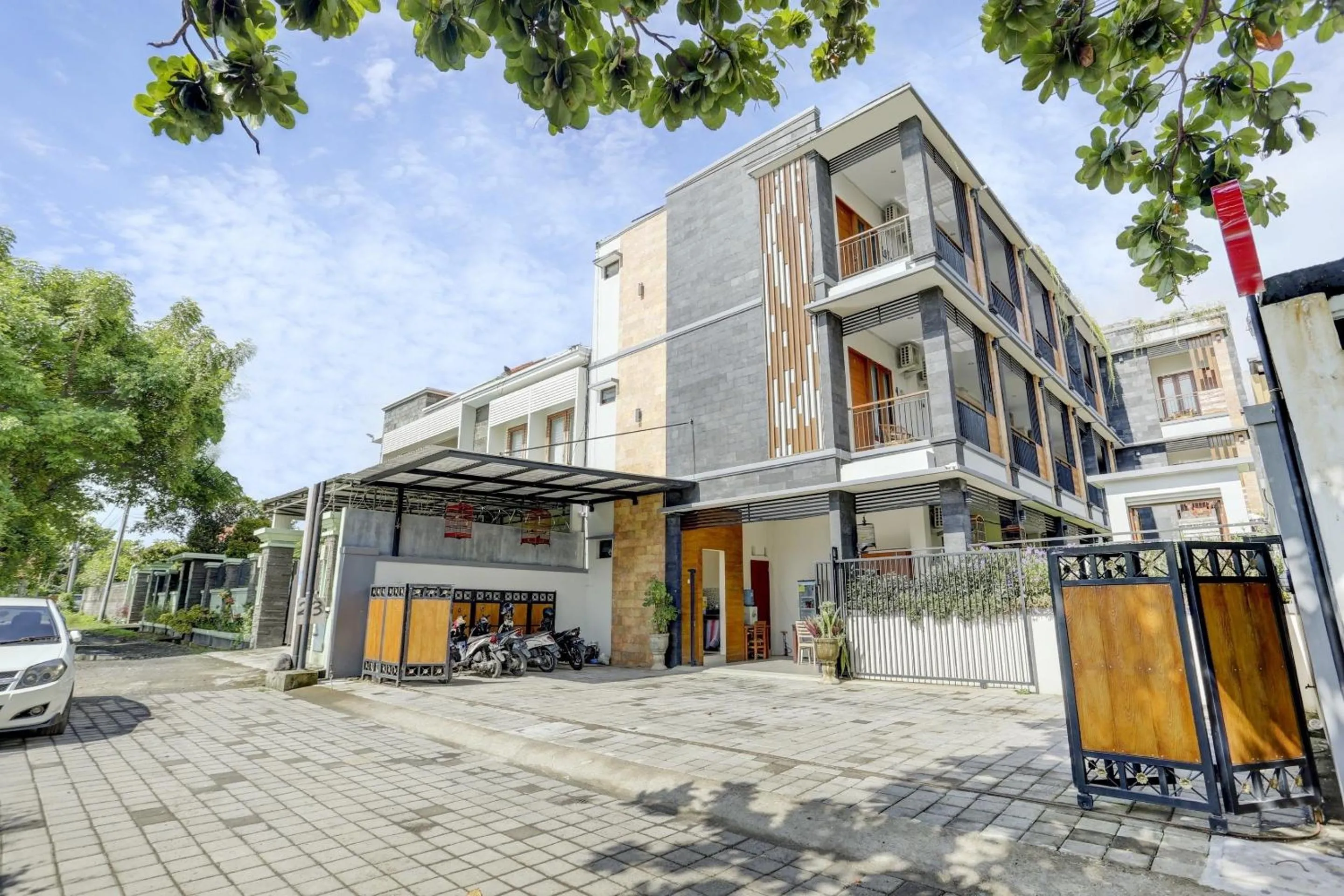 Facade/entrance in Hotel O March 67 Stay