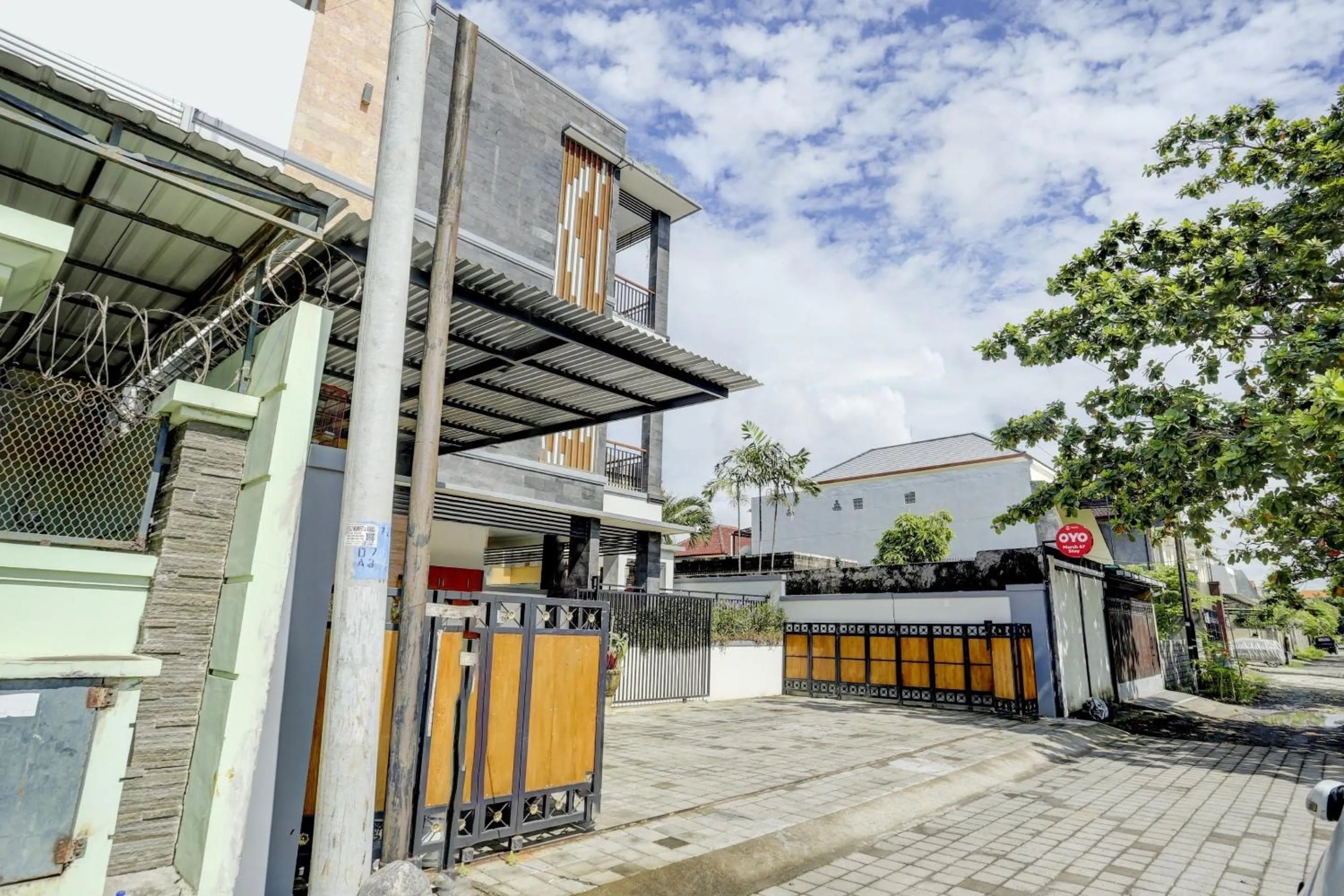 Facade/entrance in Hotel O March 67 Stay