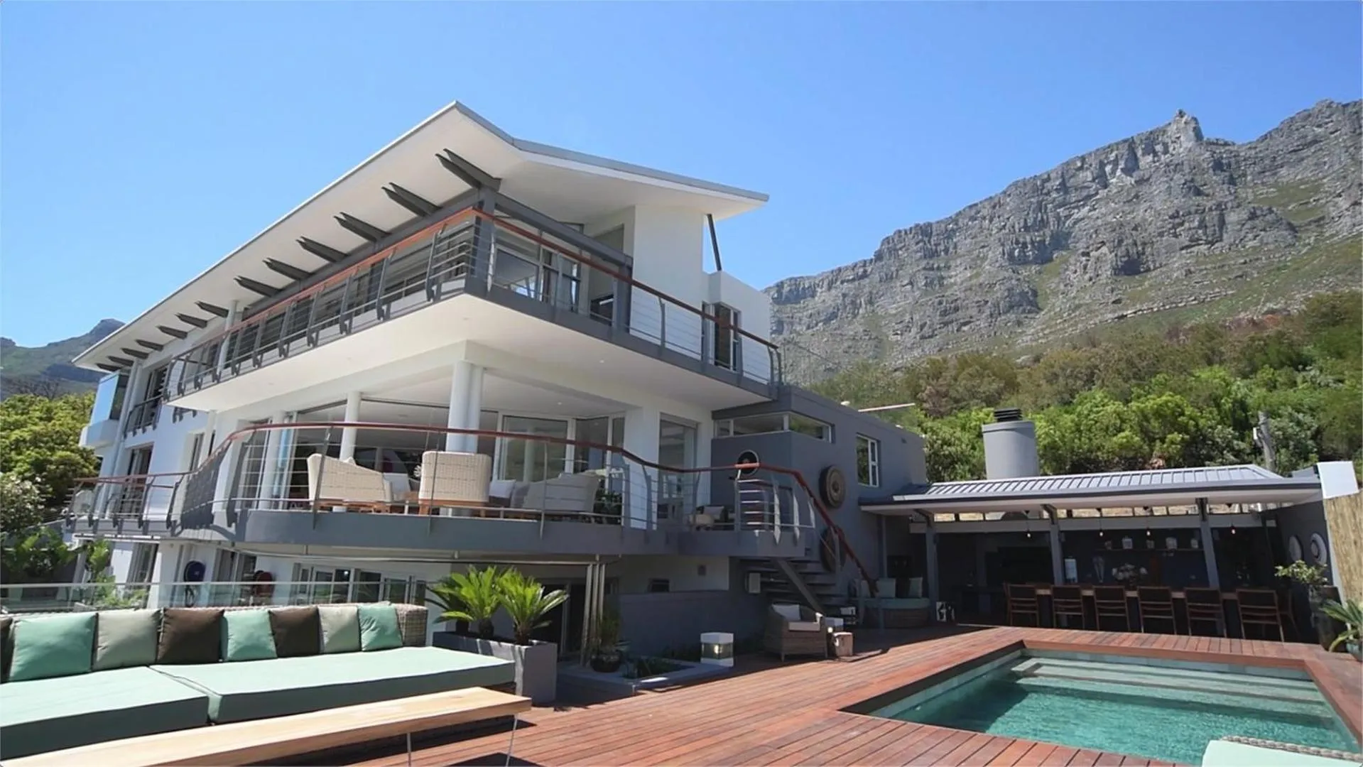 Property building in Atzaró Cape Town