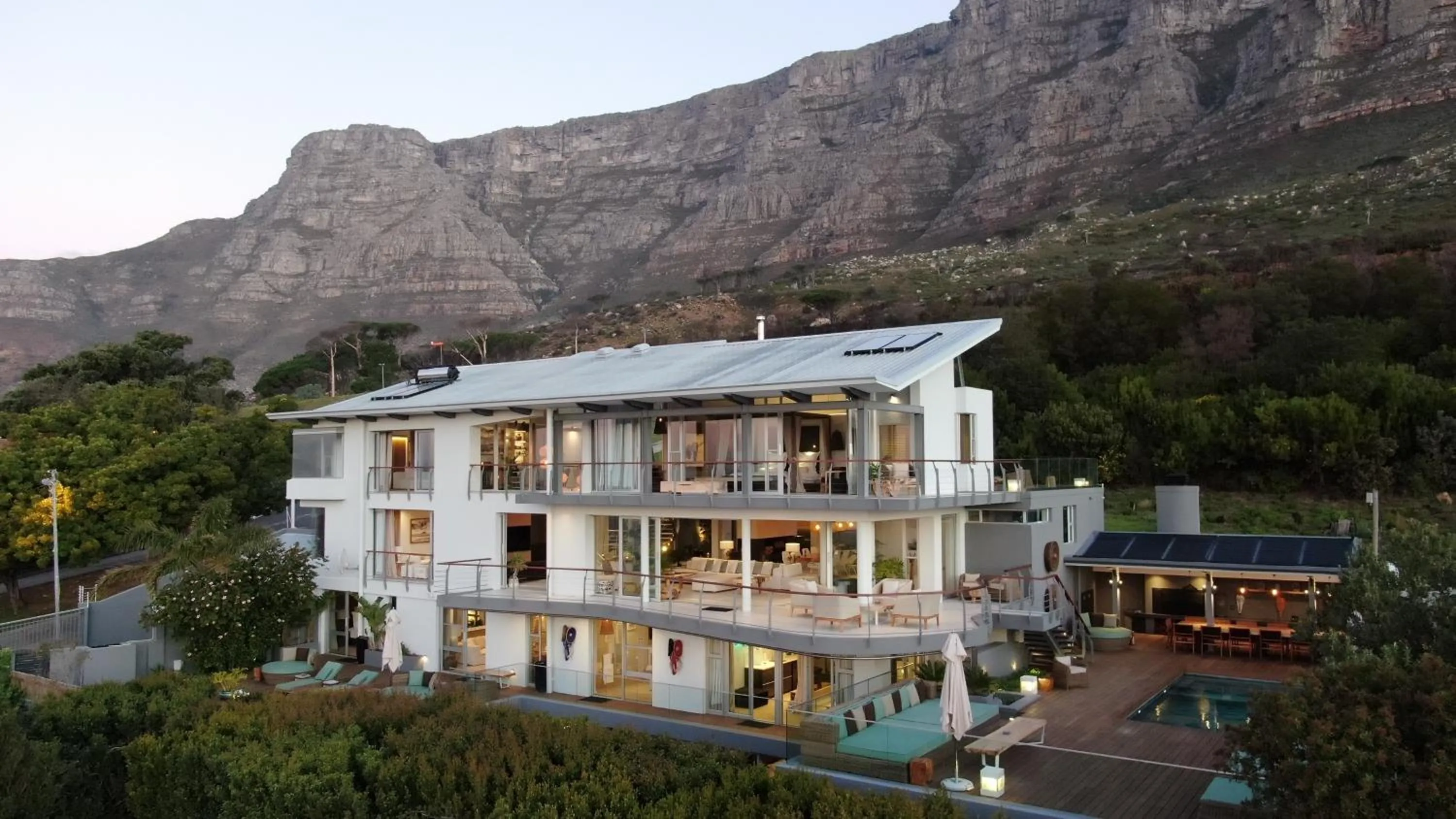 Mountain view in Atzaró Cape Town