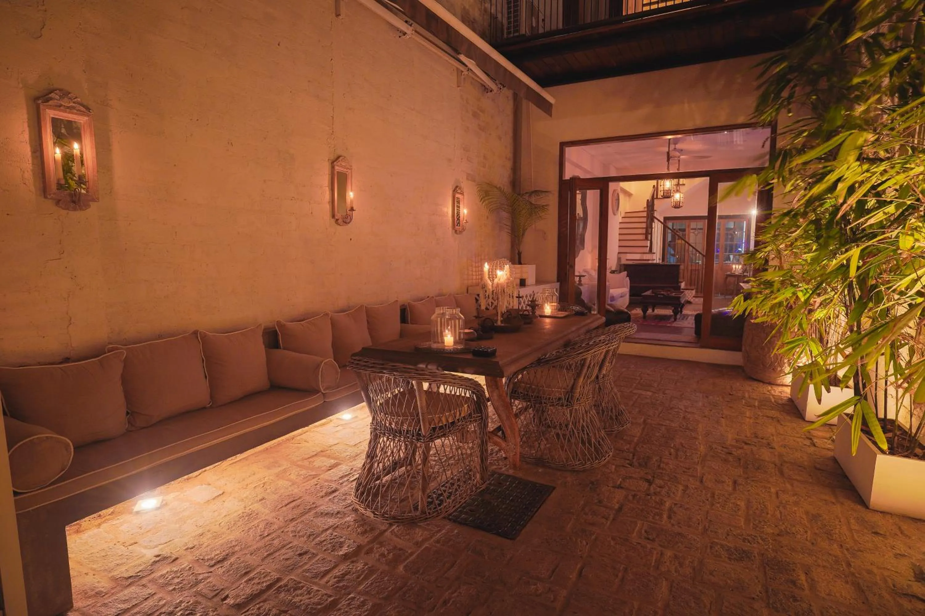 Inner courtyard view in The Merchant