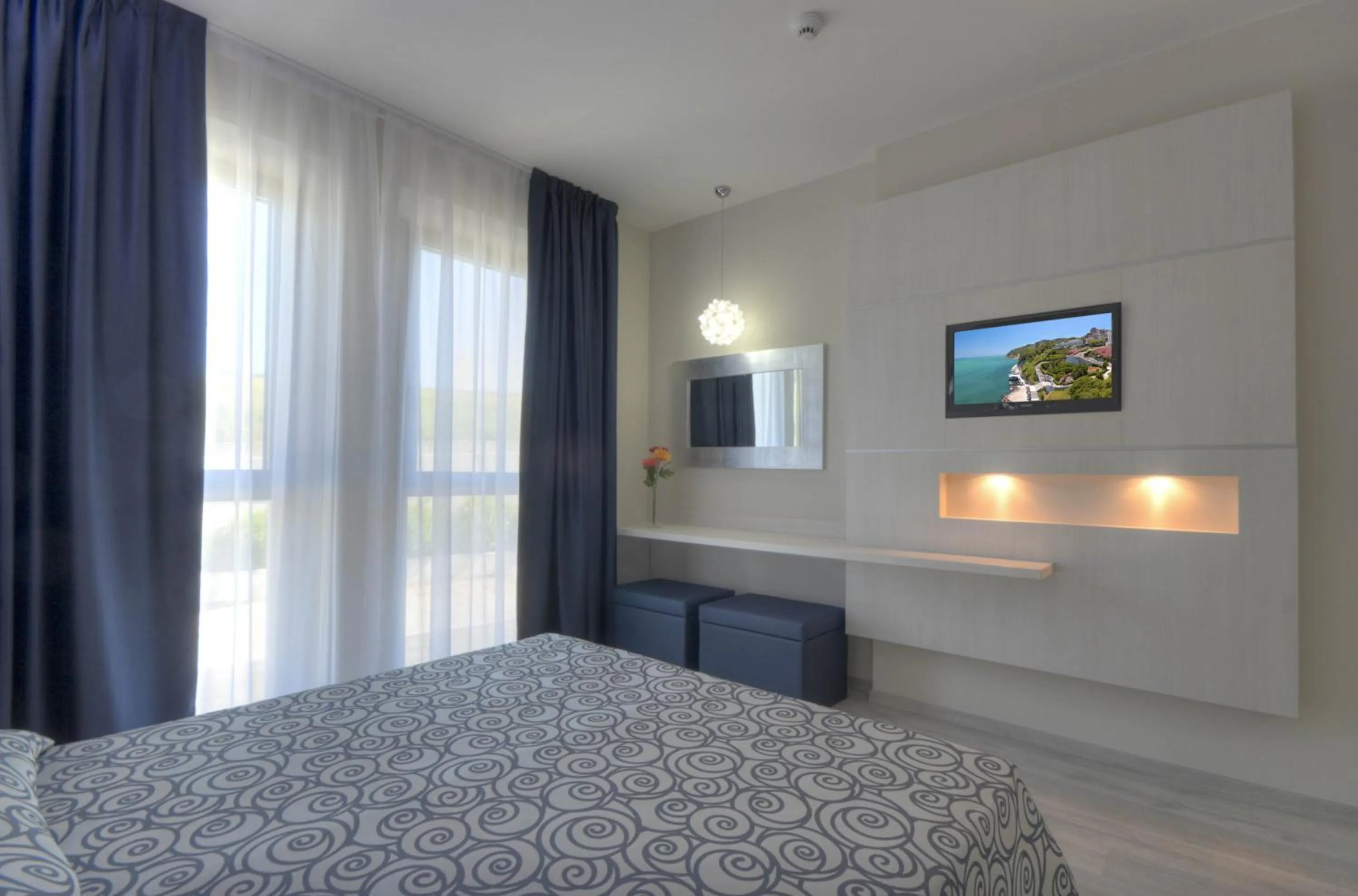 TV and multimedia, Bed in La Perla