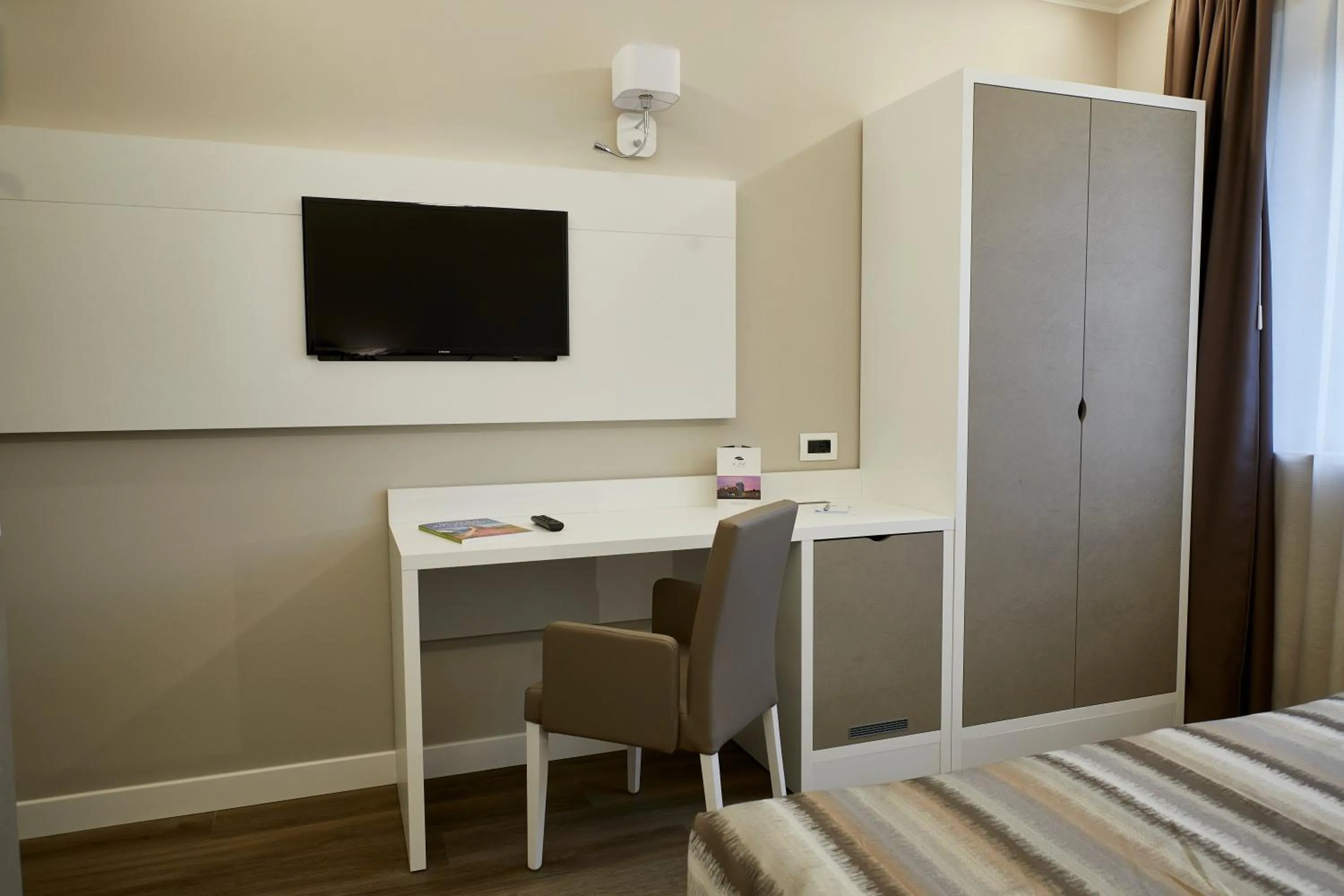 Bedroom, Bed in La Perla