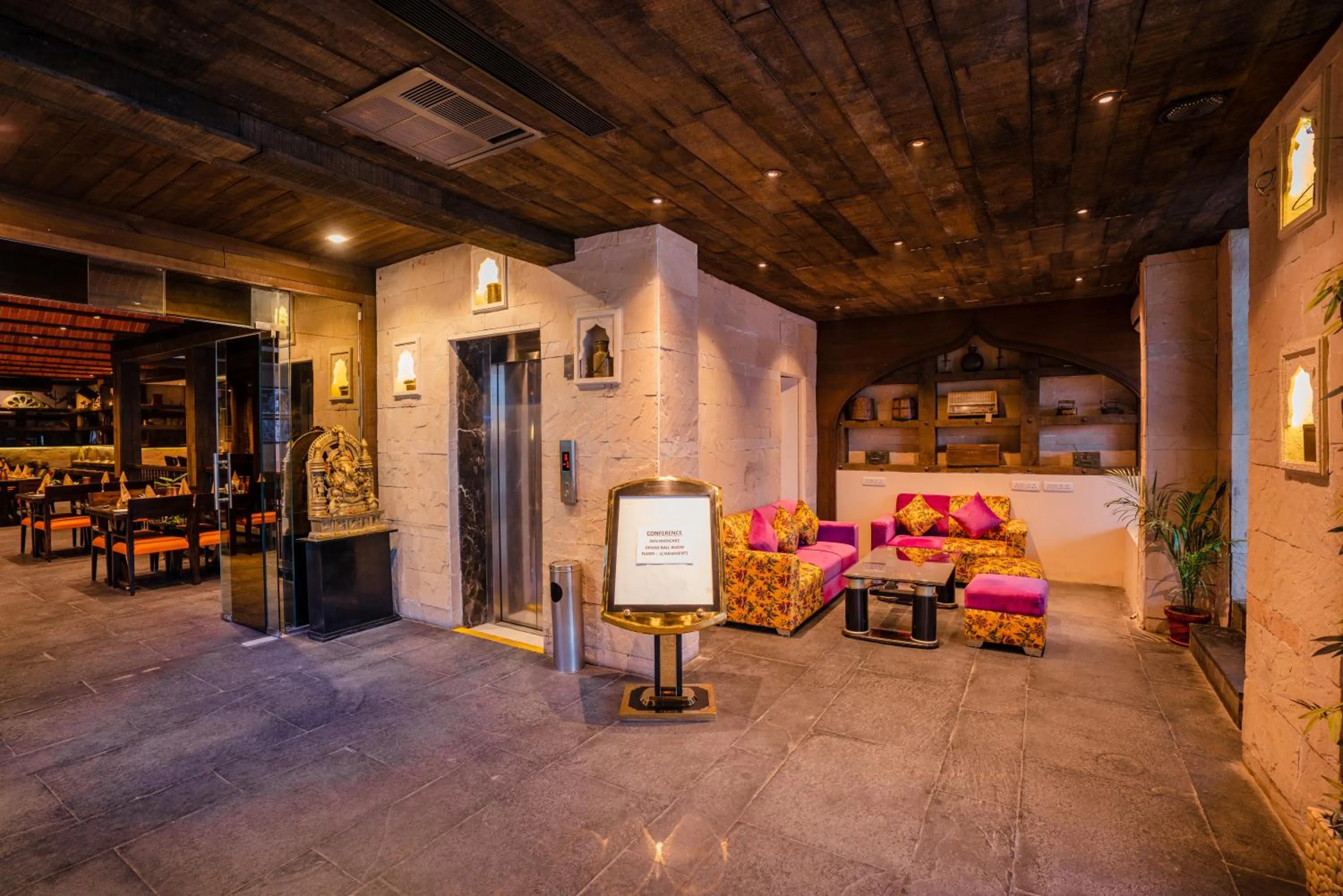 Restaurant/places to eat in Regenta Inn Jaipur, Adarsh Nagar