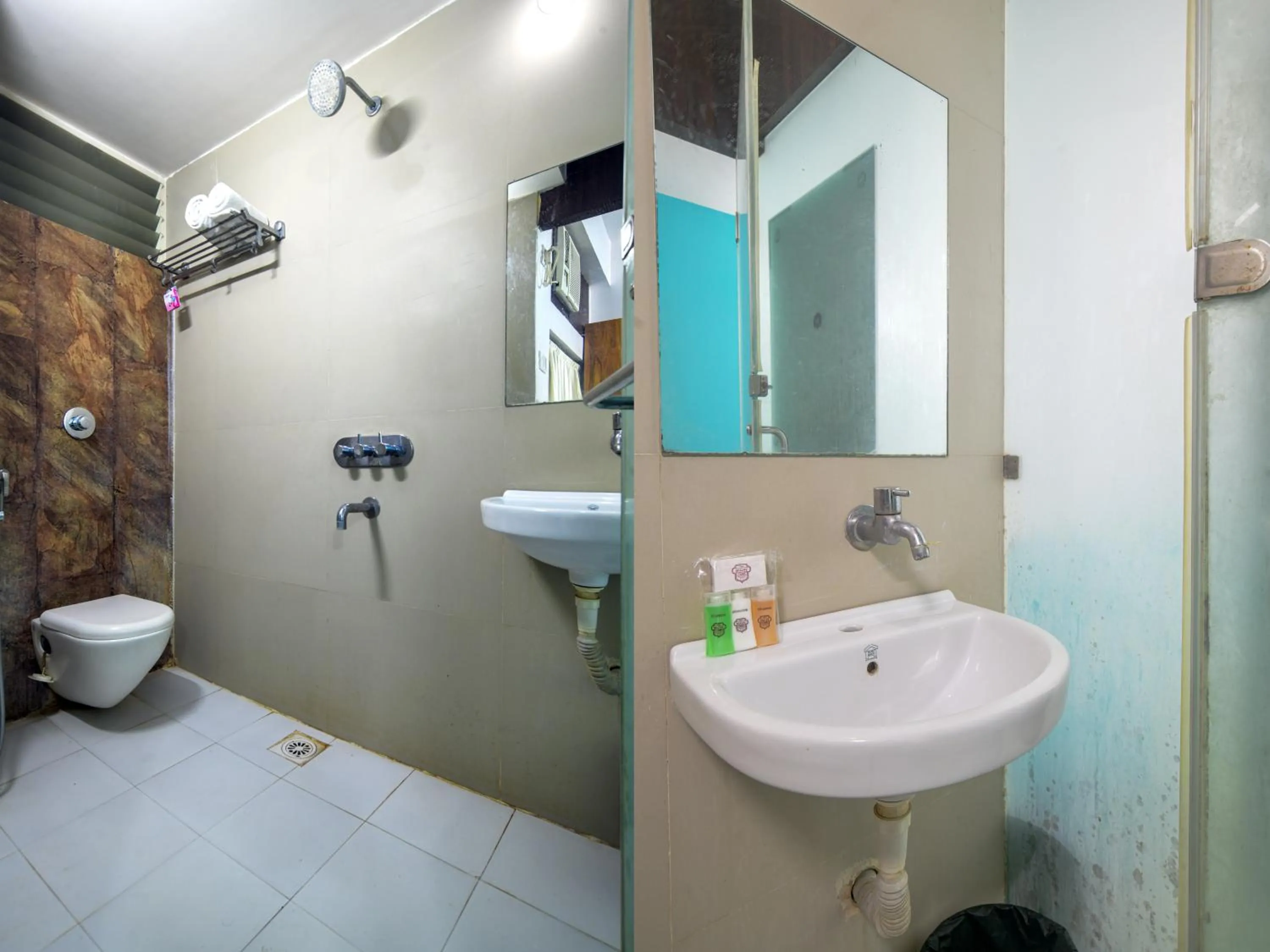 Bathroom in Hotel Satyug Inn