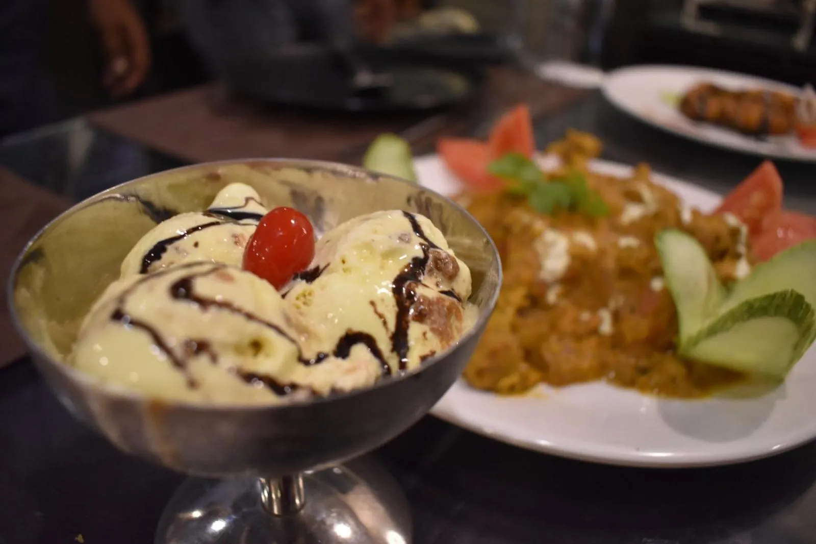 Restaurant/places to eat in Hotel Vip Square