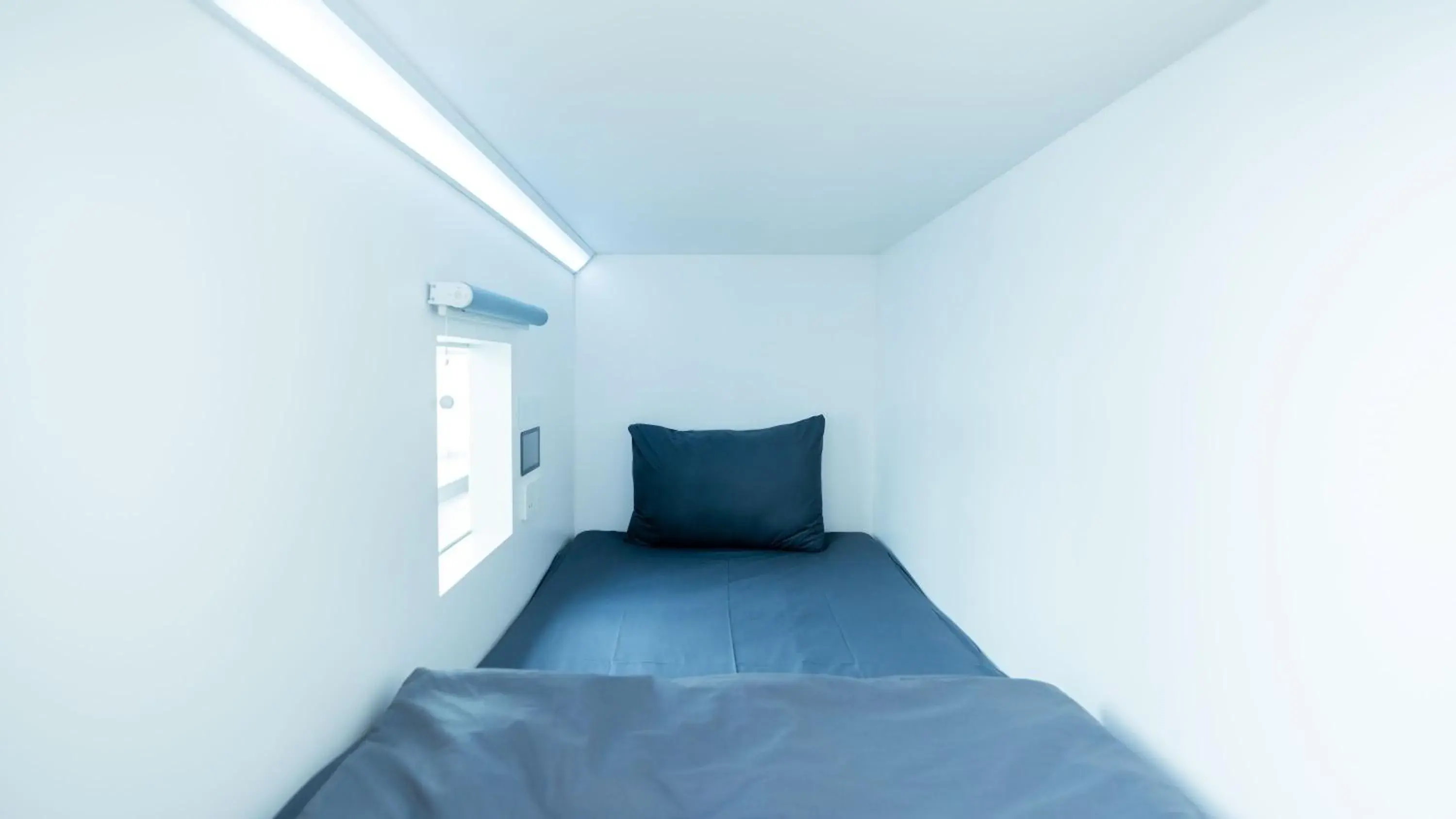 Earth Single in Bobopod Mega Mall, Bekasi Earth Single in Bobopod Mega Mall, Bekasi