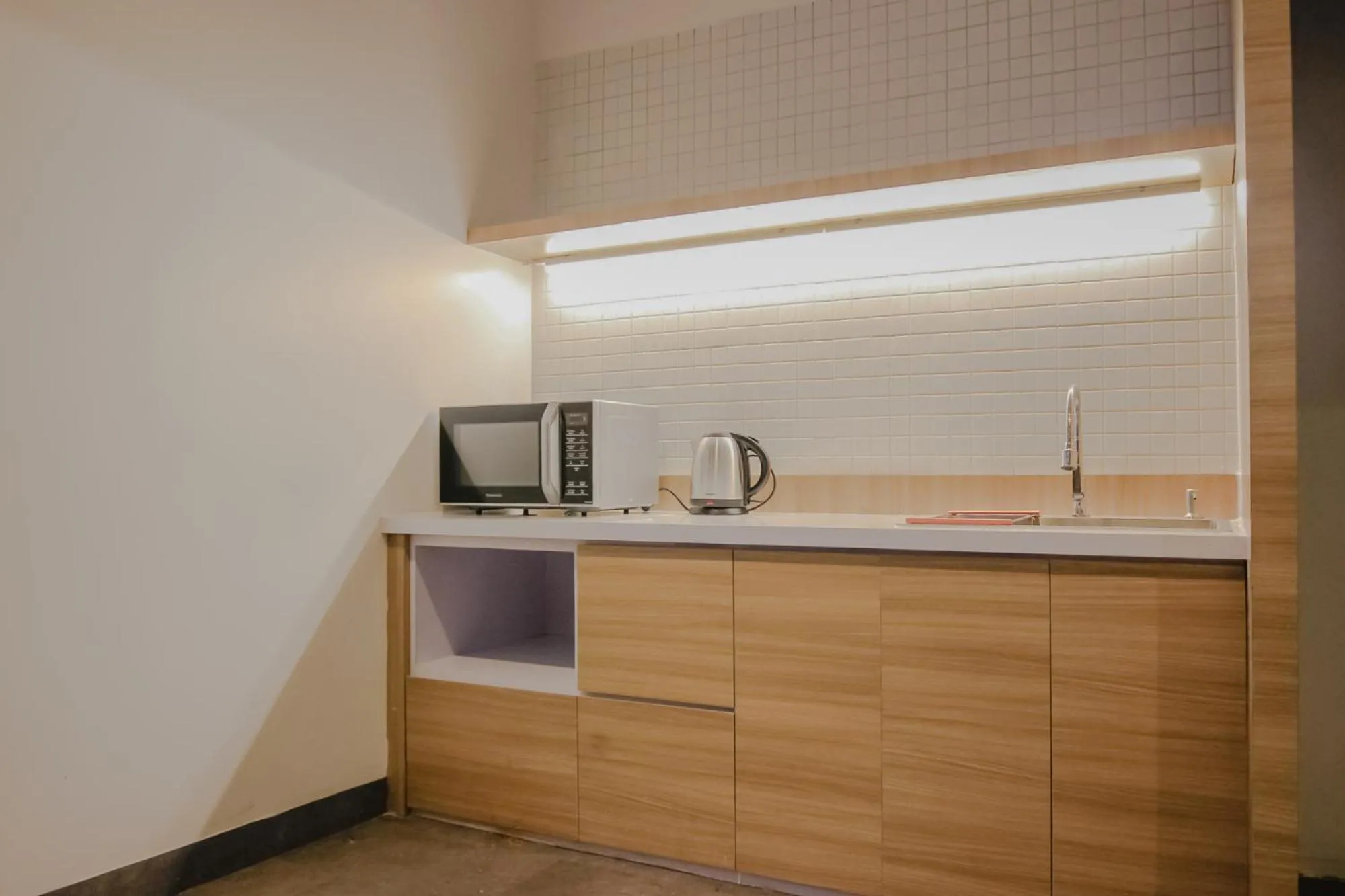 Communal kitchen in Bobopod Mega Mall, Bekasi