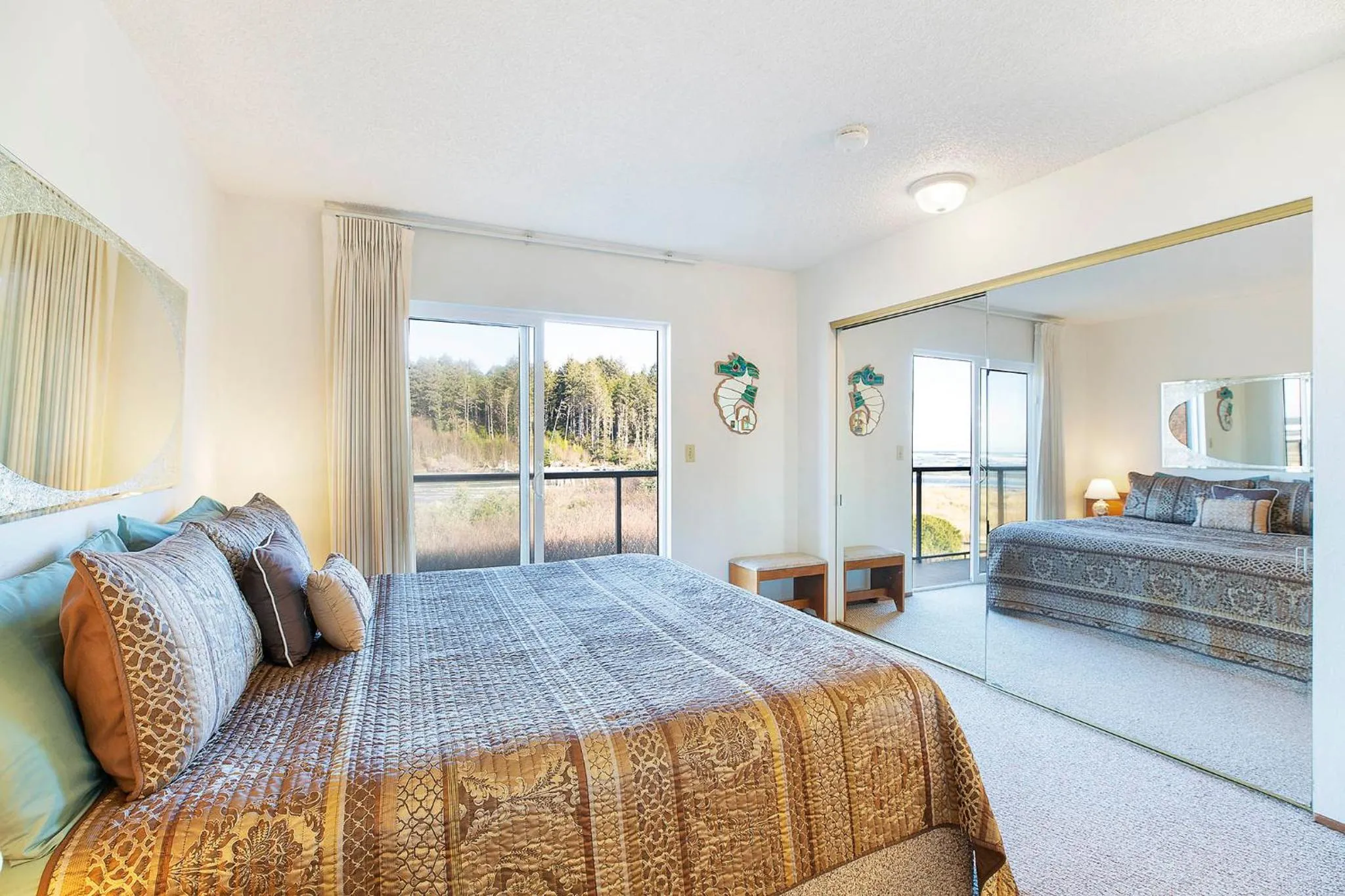 Bed in Hi-Tide Resort