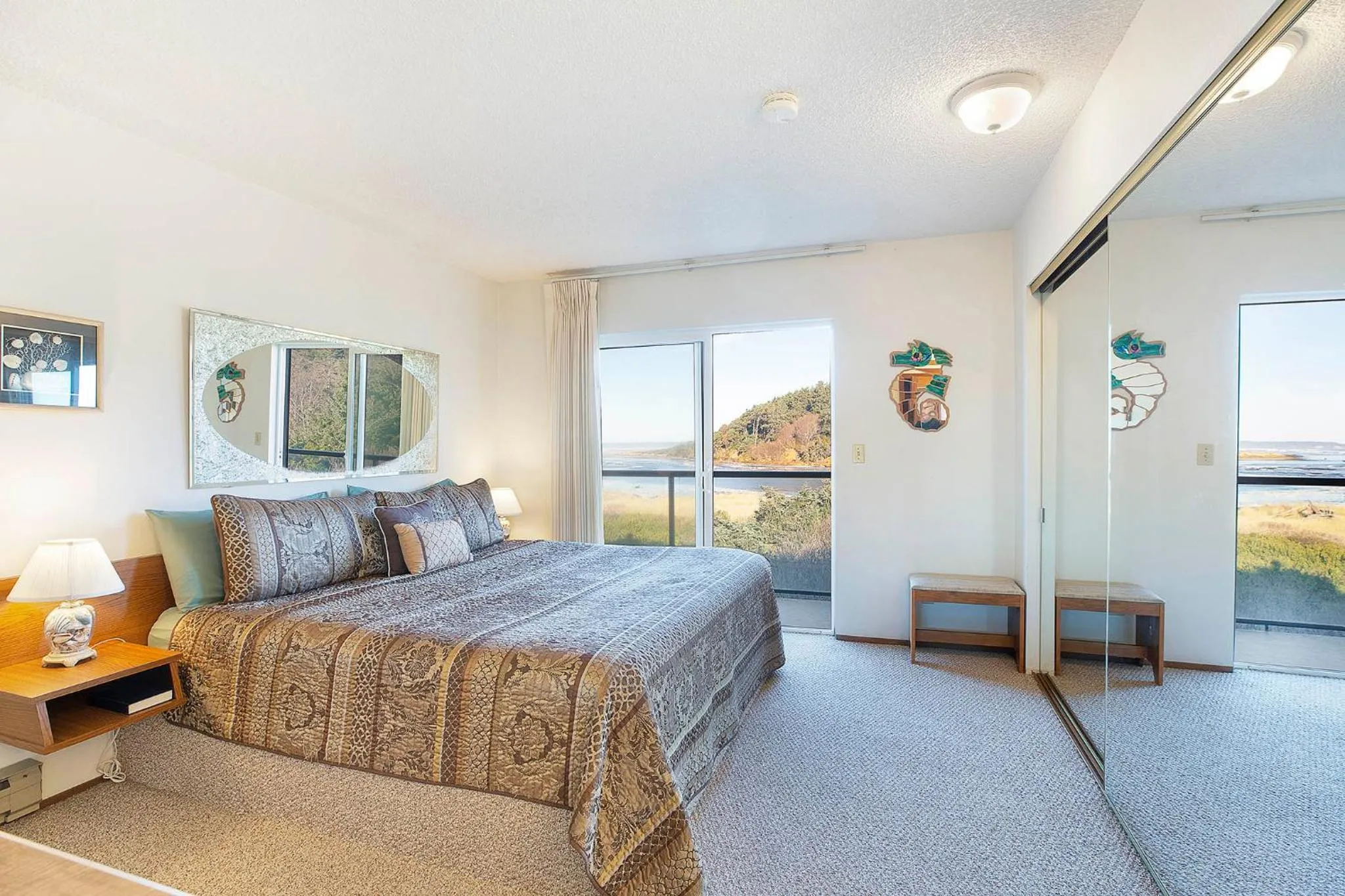 Bed in Hi-Tide Resort