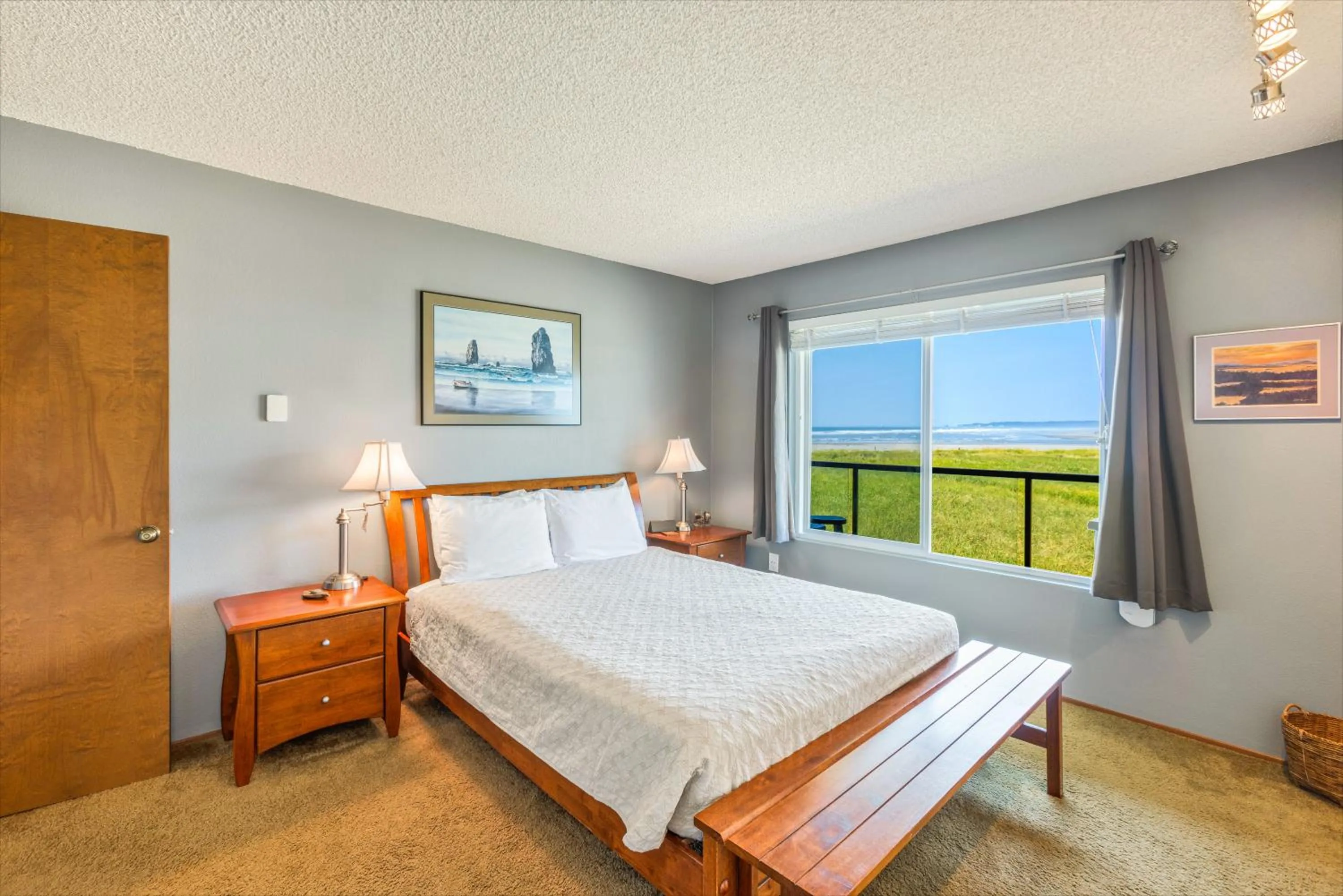 Bed in Hi-Tide Resort