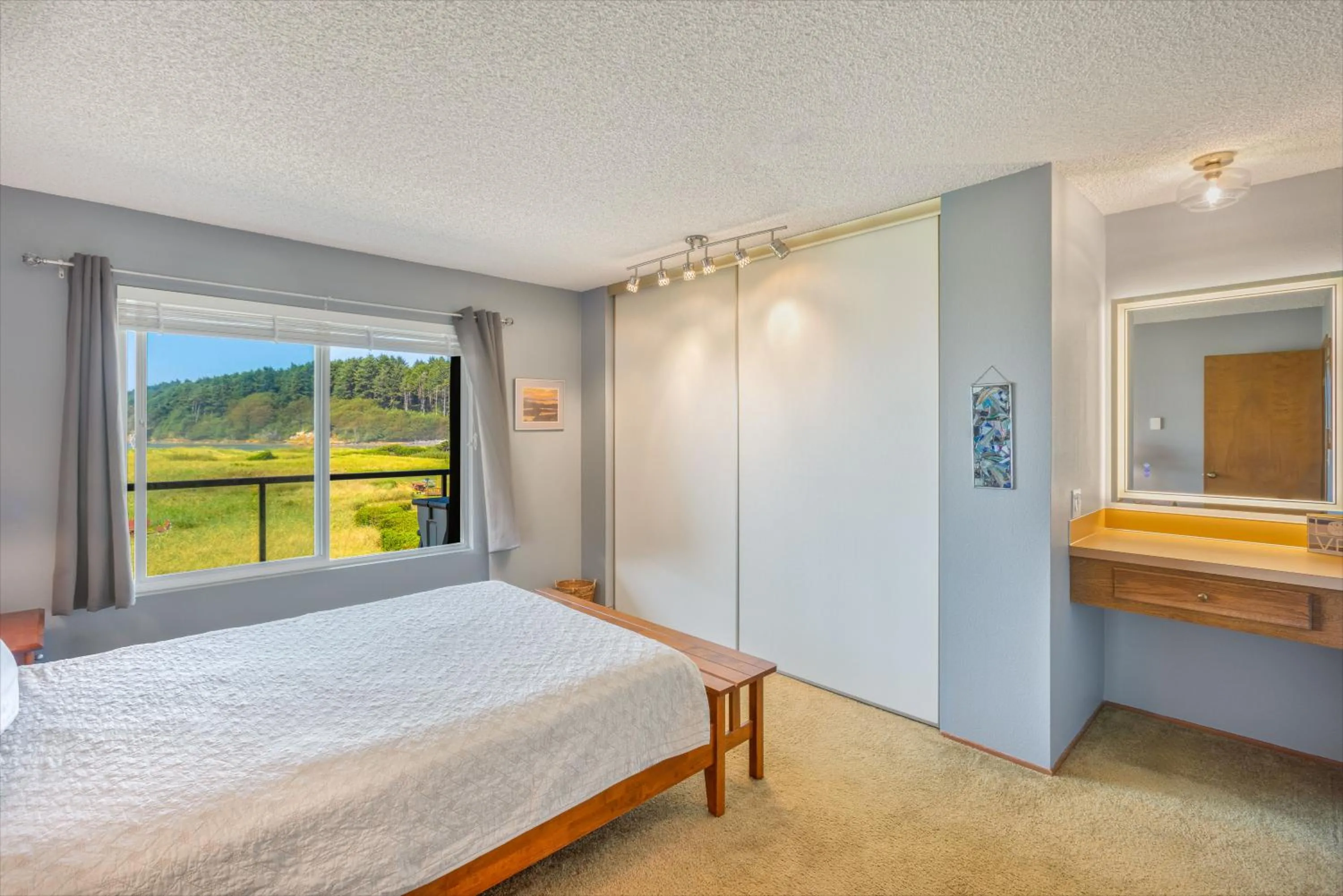 Bed in Hi-Tide Resort