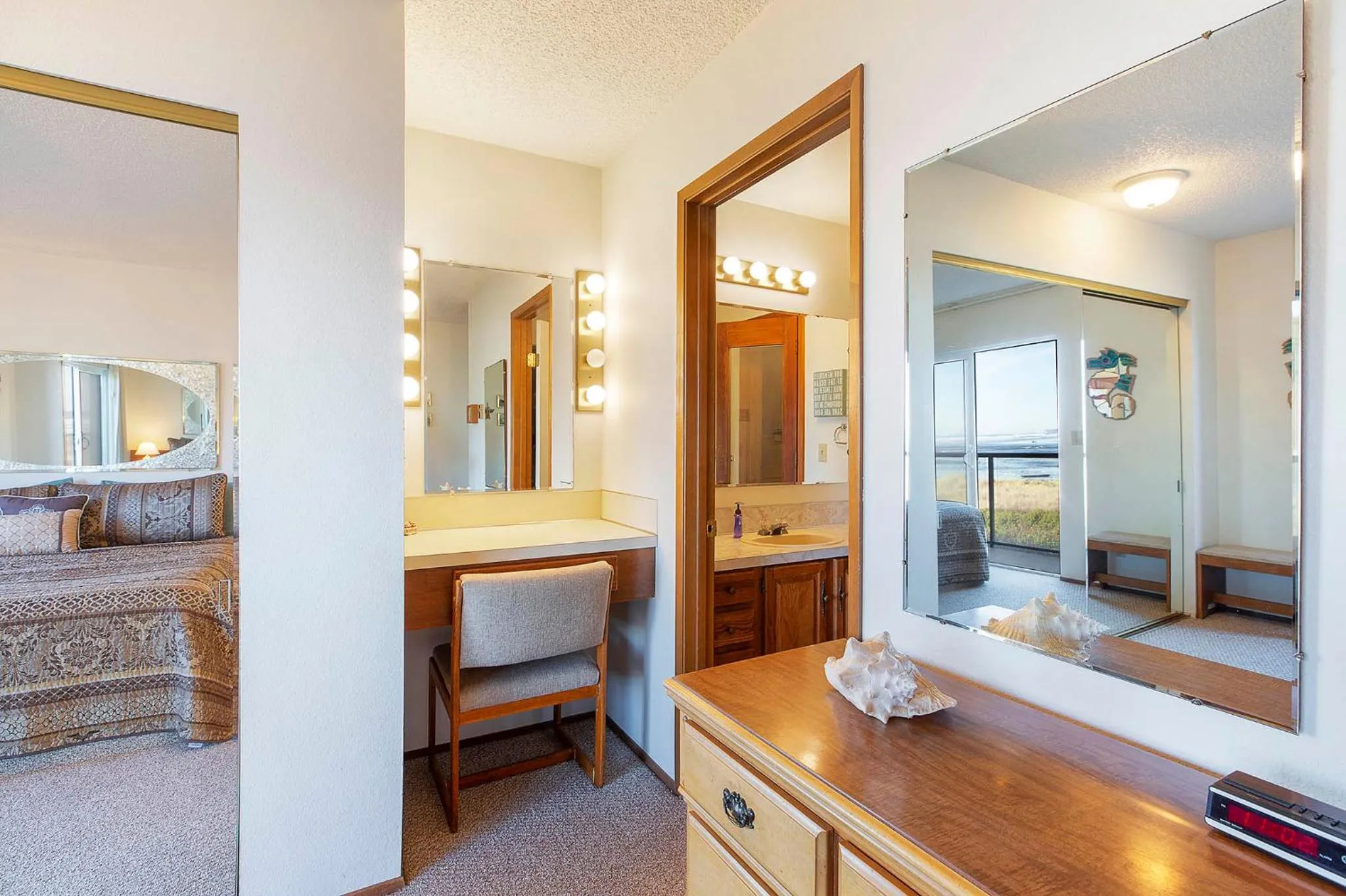 Bed in Hi-Tide Resort