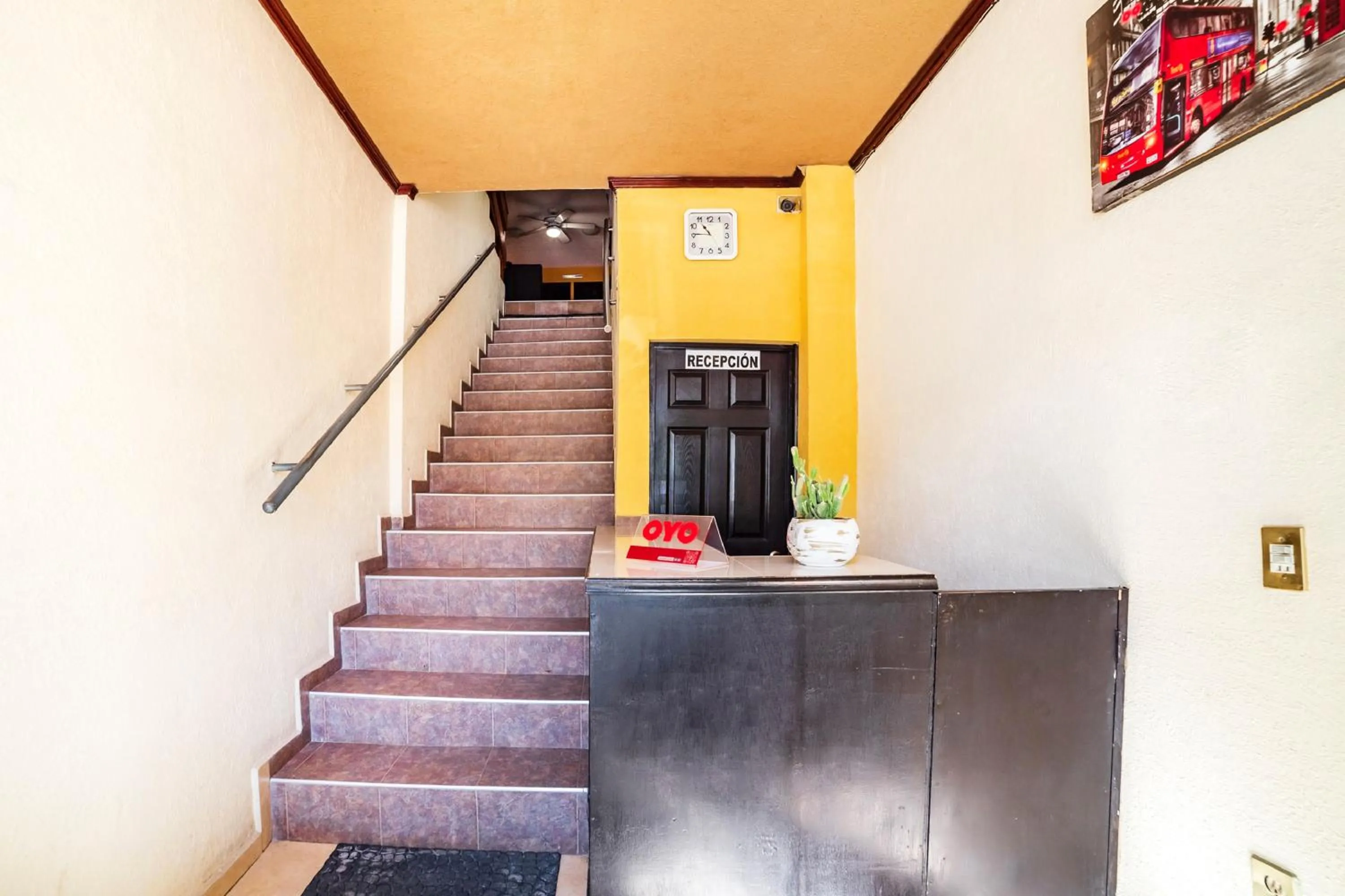 Lobby or reception in OYO Hotel Bugambilia, San Luis Potosí