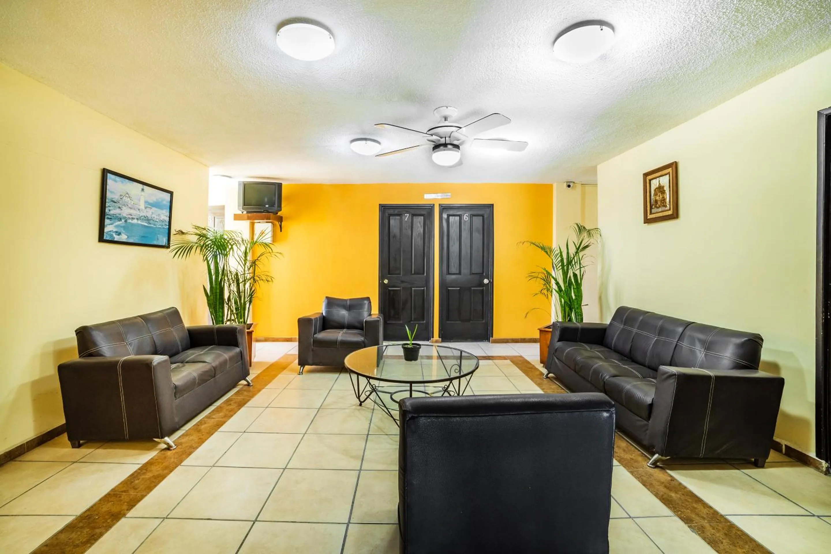 Seating area in OYO Hotel Bugambilia, San Luis Potosí