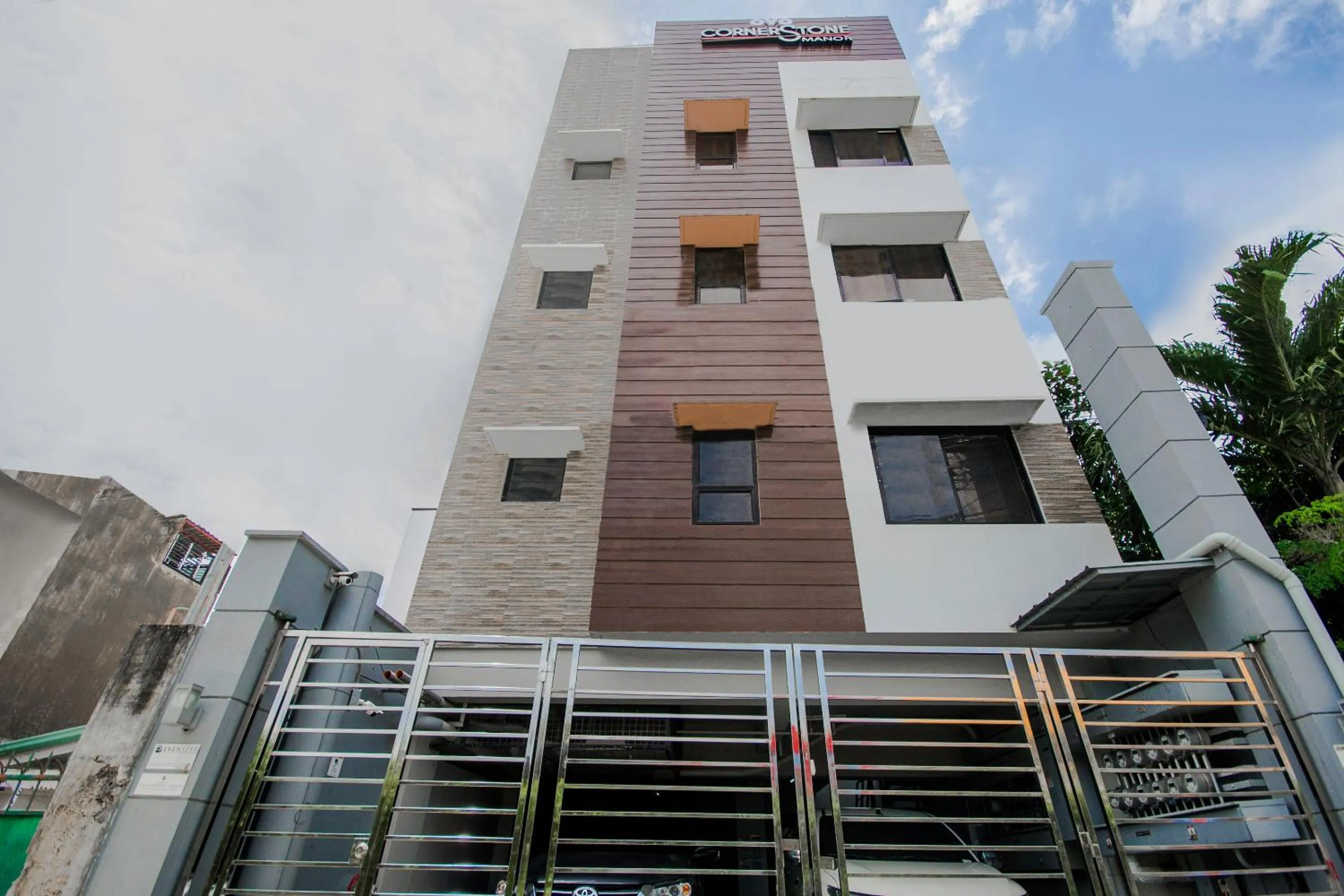Facade/entrance in Cornerstone Manor Inn