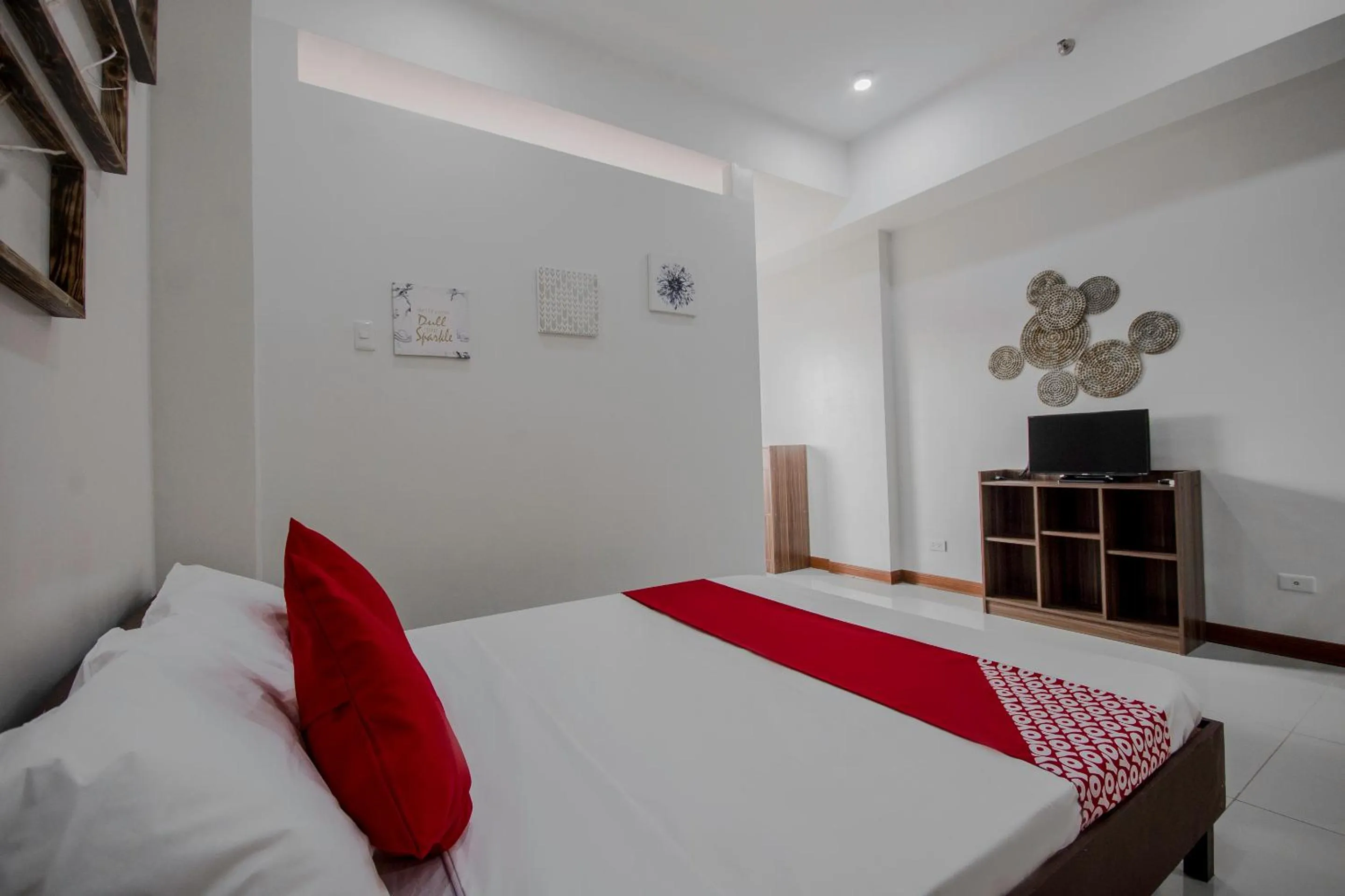 Bedroom, Bed in Cornerstone Manor Inn