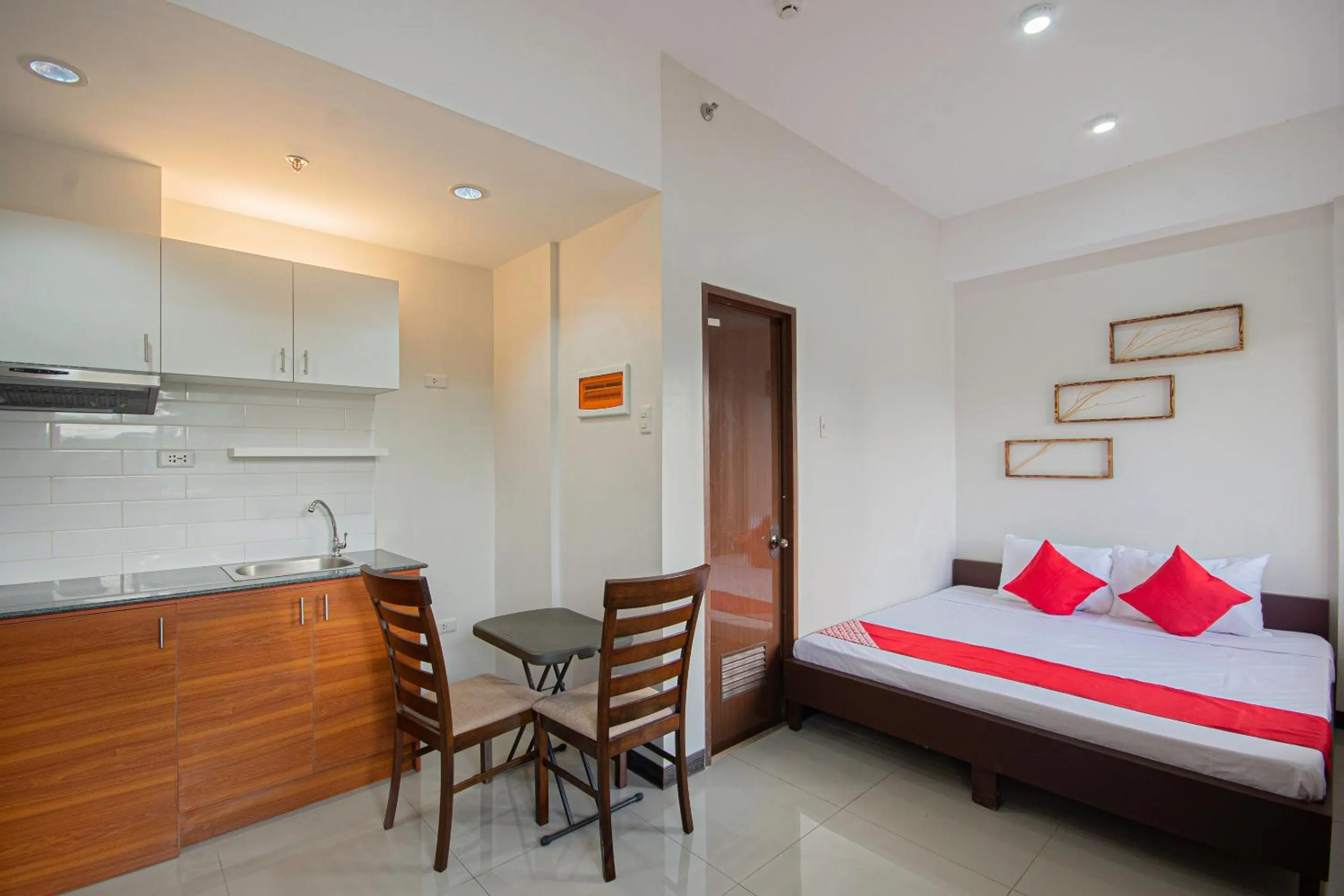 Bedroom, Bed in Cornerstone Manor Inn