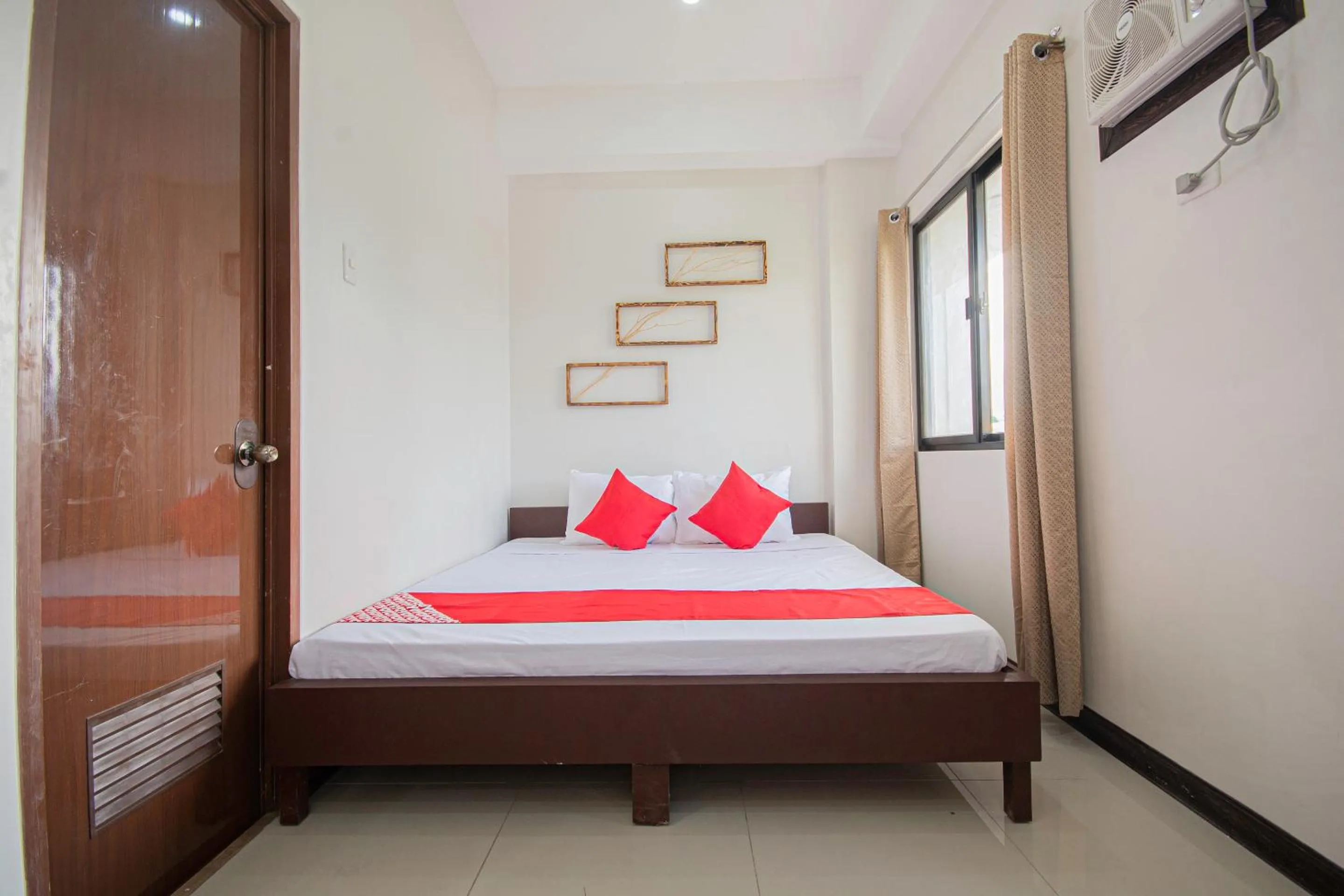 Bedroom, Bed in Cornerstone Manor Inn