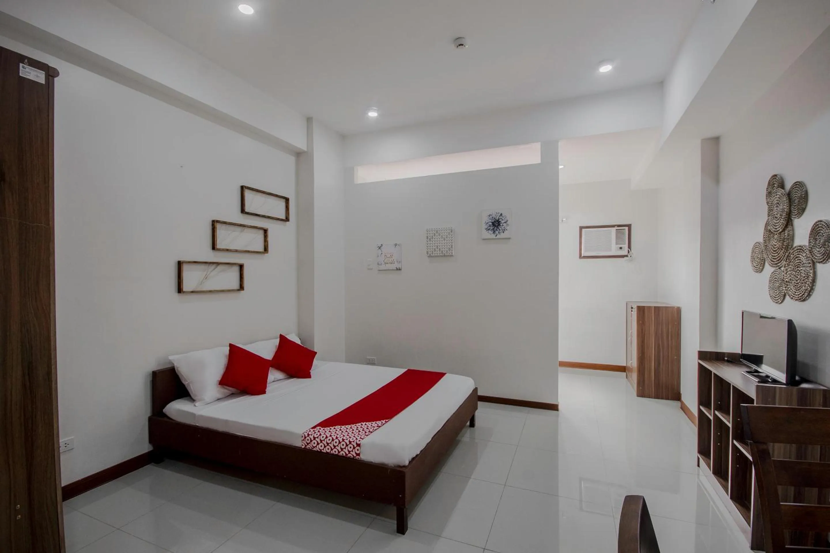 Bedroom, Bed in Cornerstone Manor Inn