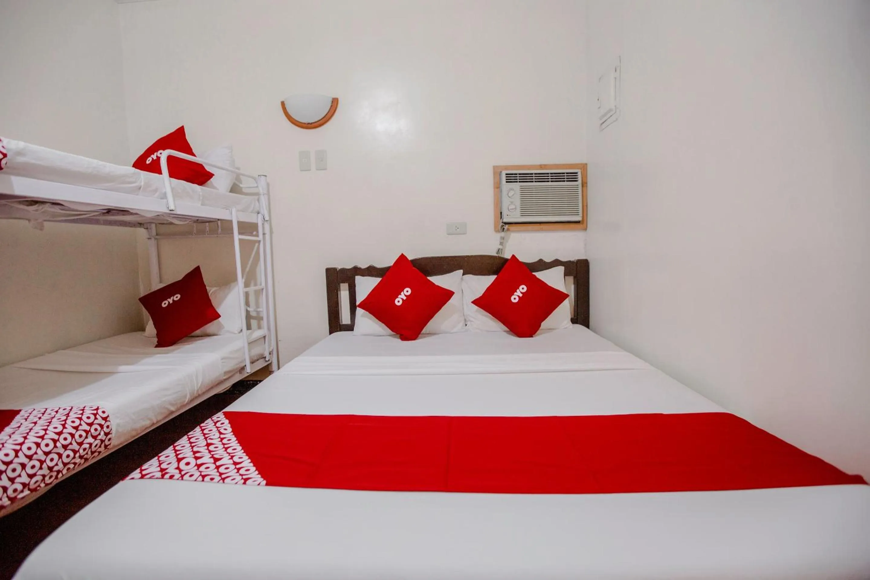 Bedroom, Bed in OYO 741 Sierra Travellers Inn