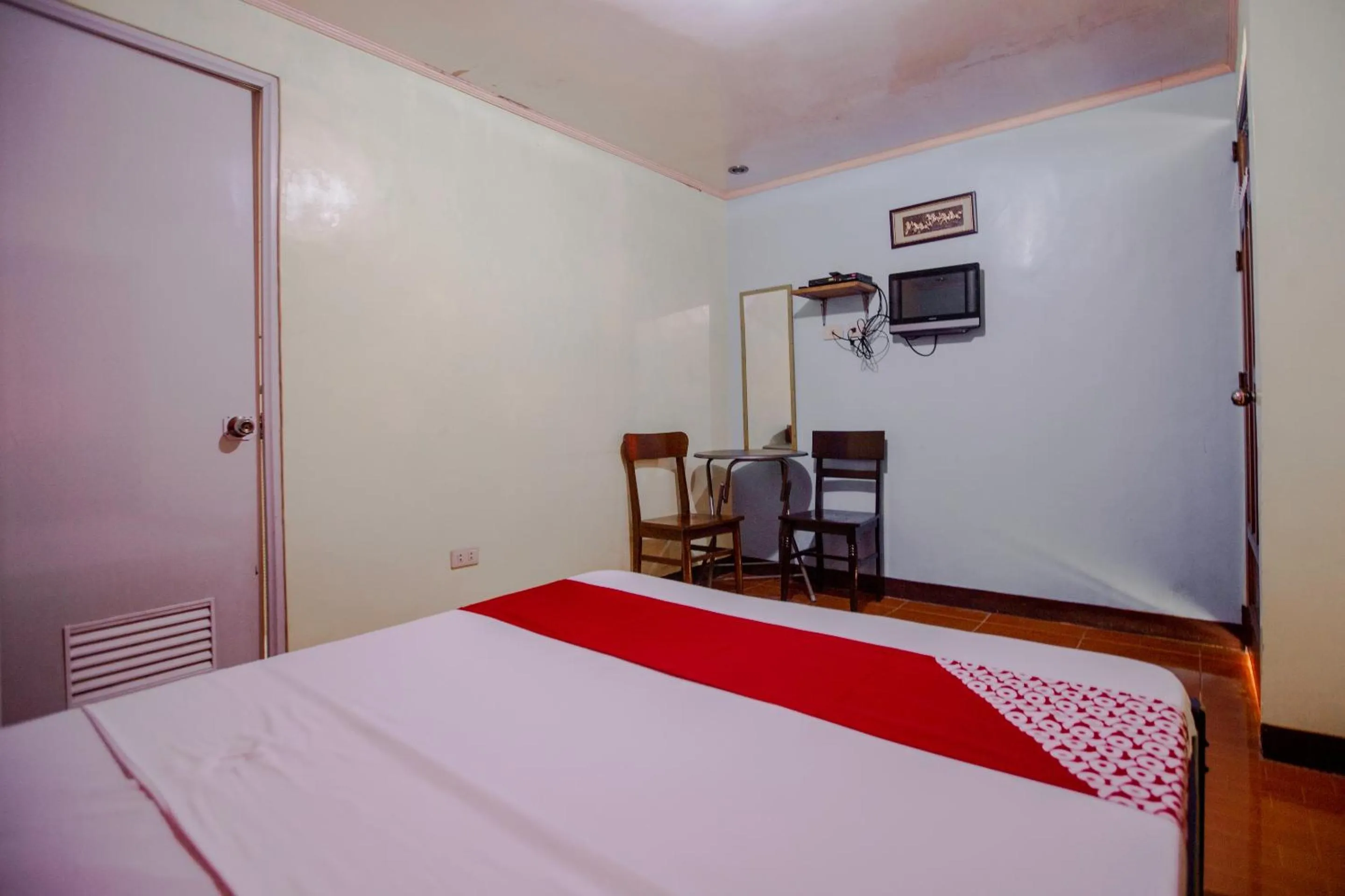 Bedroom, Bed in OYO 741 Sierra Travellers Inn