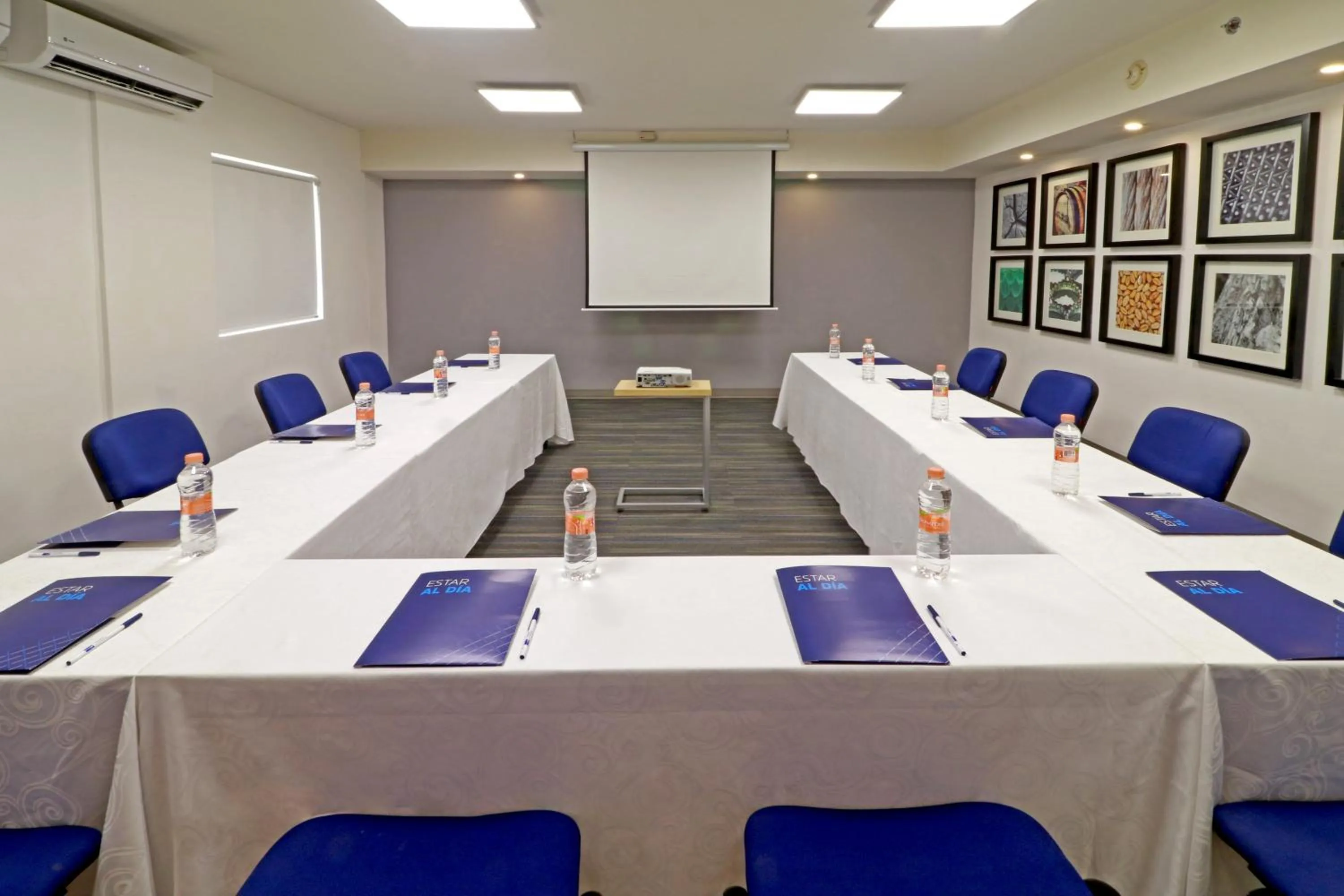 Meeting/conference room in Holiday Inn Express Piedras Negras by IHG