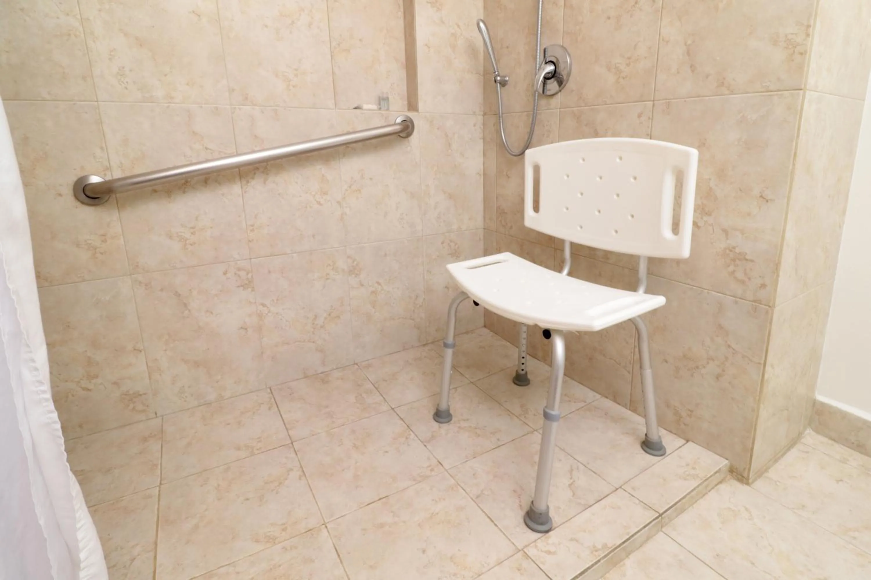 Bathroom in Holiday Inn Express Piedras Negras by IHG