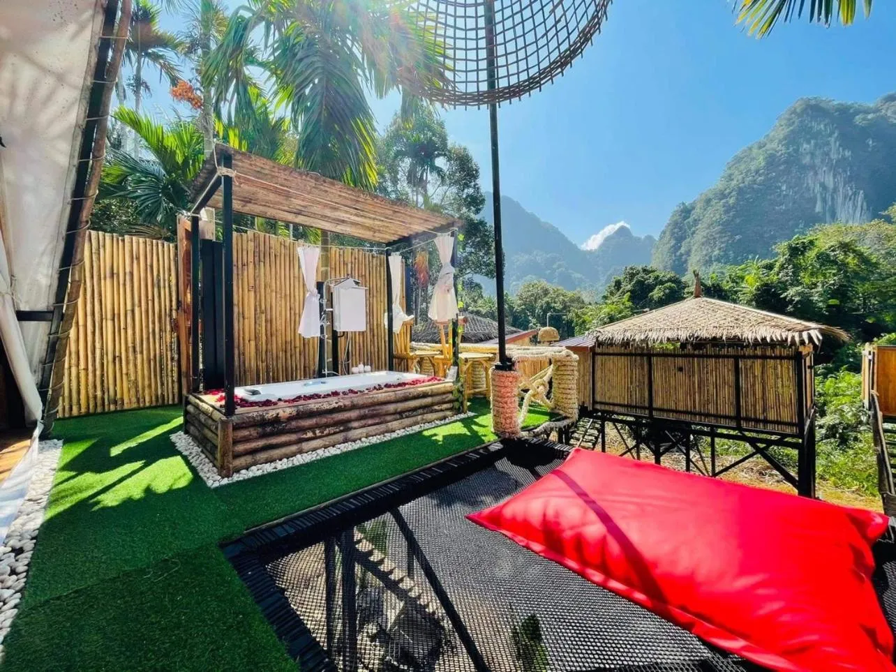 Property building in Bridge Hill Cafe Glamping