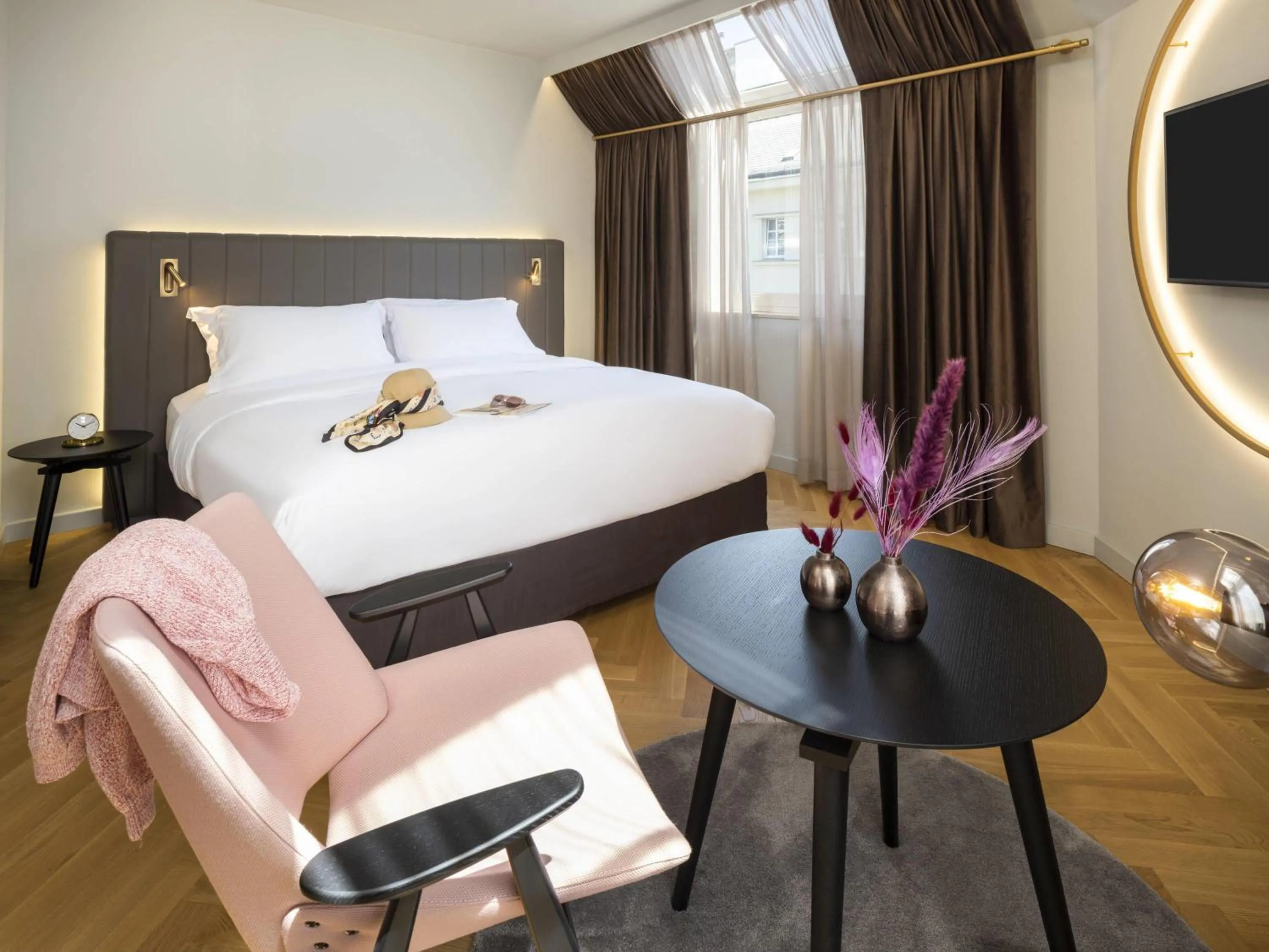 Bedroom, Bed in Hotel Am Konzerthaus - MGallery Collection